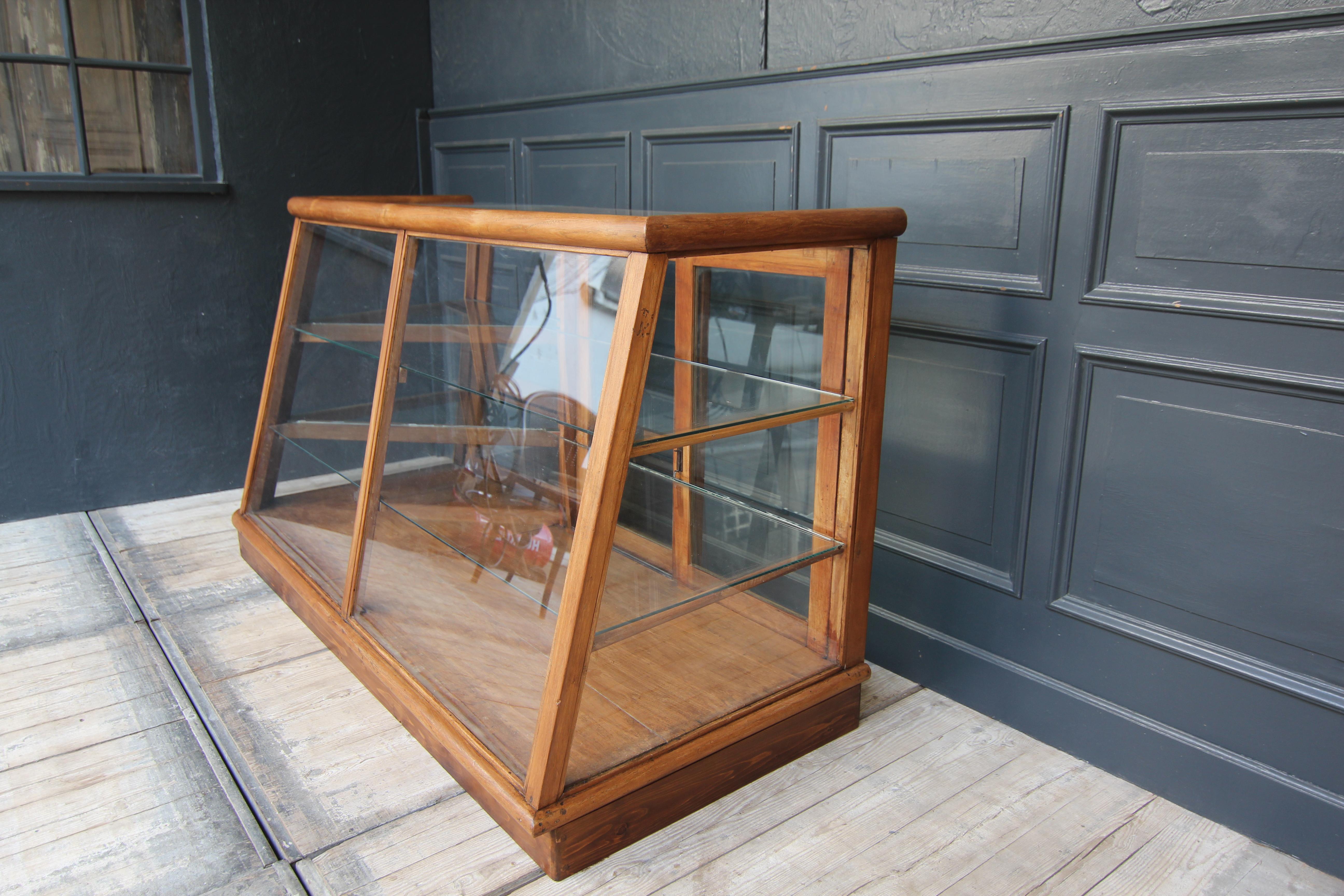 Mid-Century German Shop Display Counter In Good Condition In Dusseldorf, DE