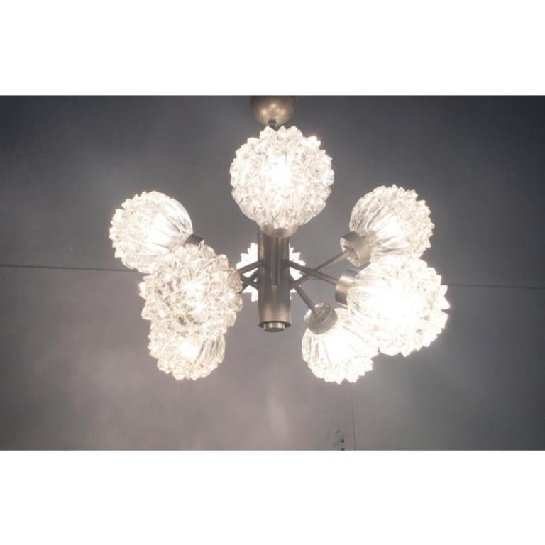 Imposing chandelier from Germany by Richard Essig, Besigheim. A sphere has a defect in the glass, but it is inside the cuff, invisible, and has no effect. Up to 250V (Europe/UK Standard). The wiring of this item may be original and might need