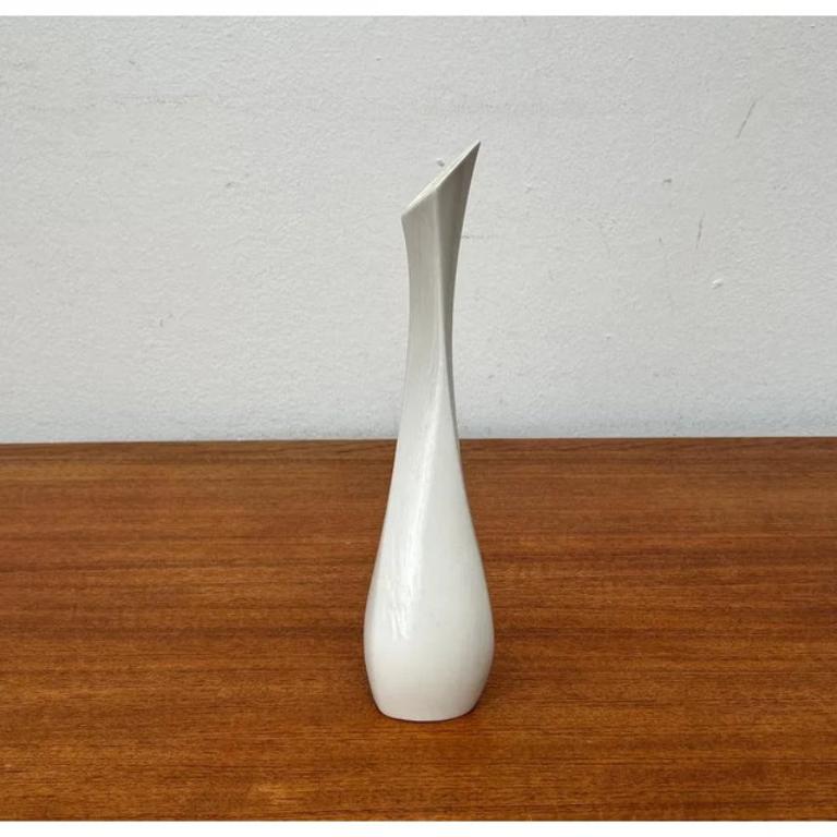 Vaso scultoreo bianco tedesco di metà secolo di Peter Müller per Sgrafo Modern, anni '60 in vendita 3
