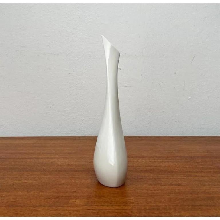 Tedesco Vaso scultoreo bianco tedesco di metà secolo di Peter Müller per Sgrafo Modern, anni '60 in vendita