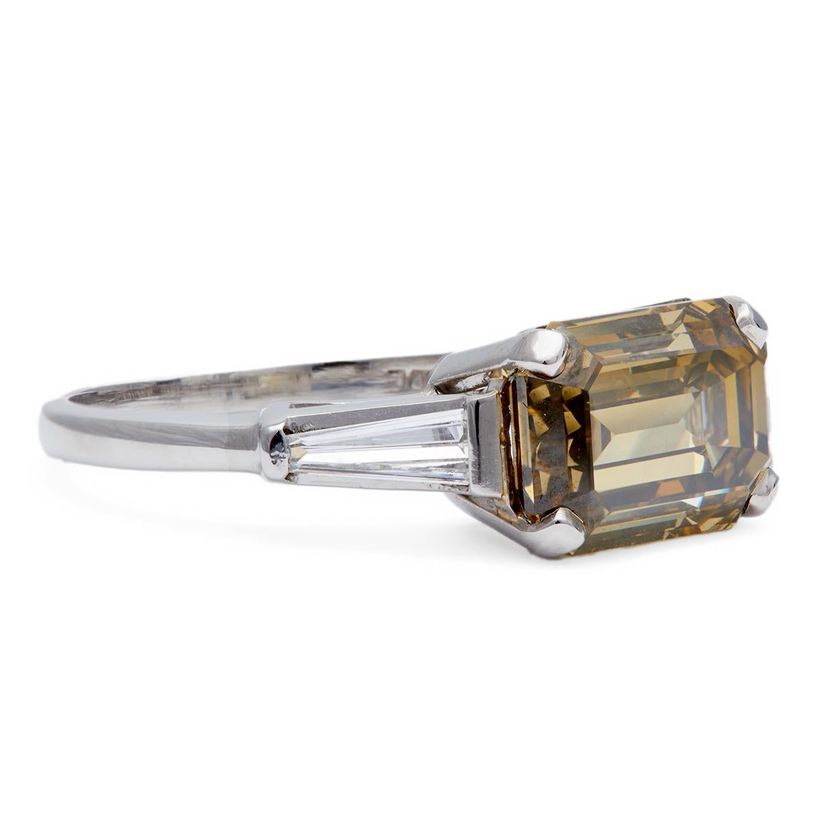 Women's or Men's Midcentury GIA 4.10 Carats Fancy Color Diamond Platinum Ring
