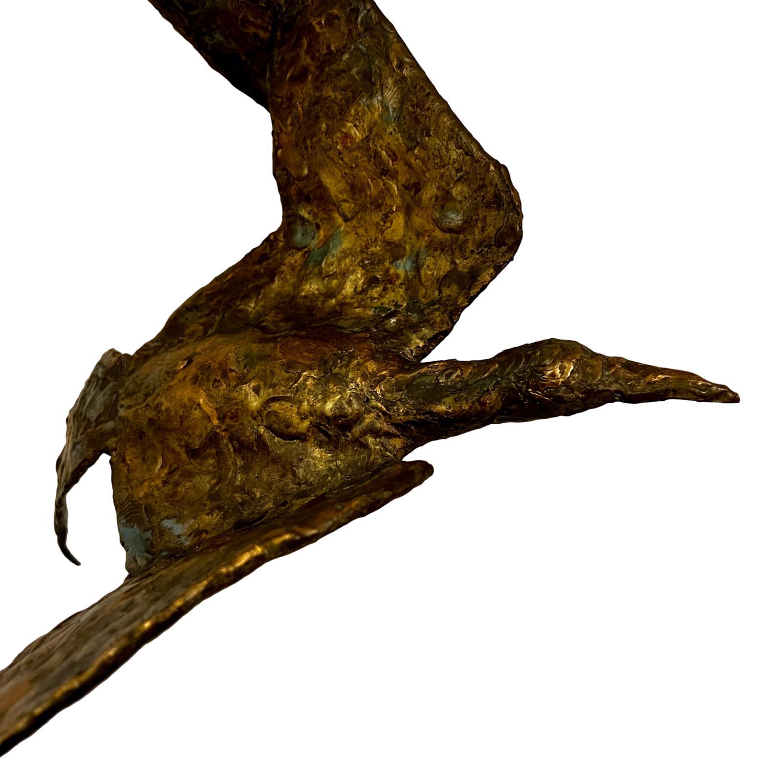 Sculpture italienne en fer martelé et doré, datant des années 1960, représentant trois oiseaux en vol.

Mesures :
Hauteur : 28