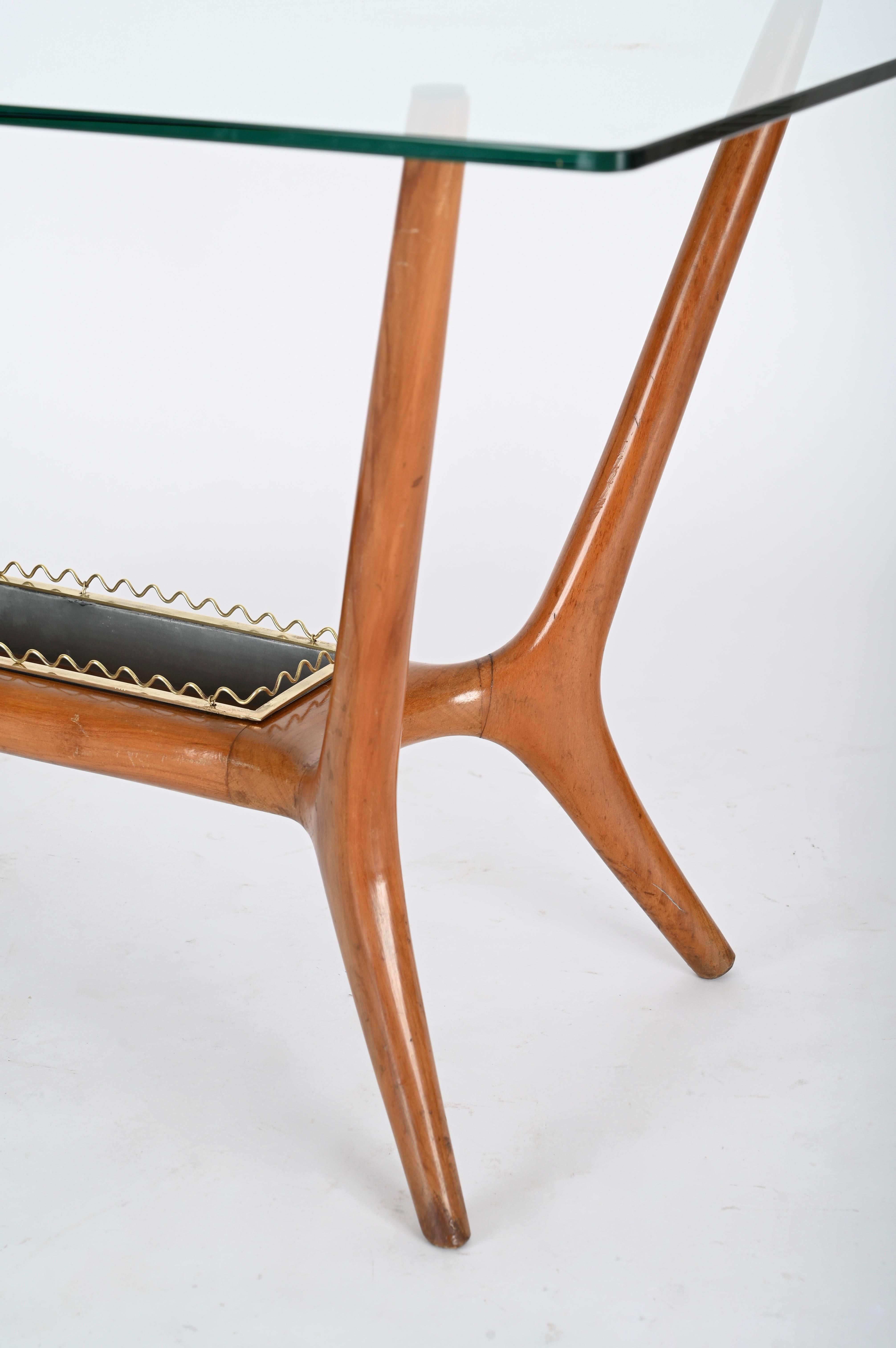Table basse Gio Ponti en noyer et laiton avec cristal, Italie, années 1950 en vente 4
