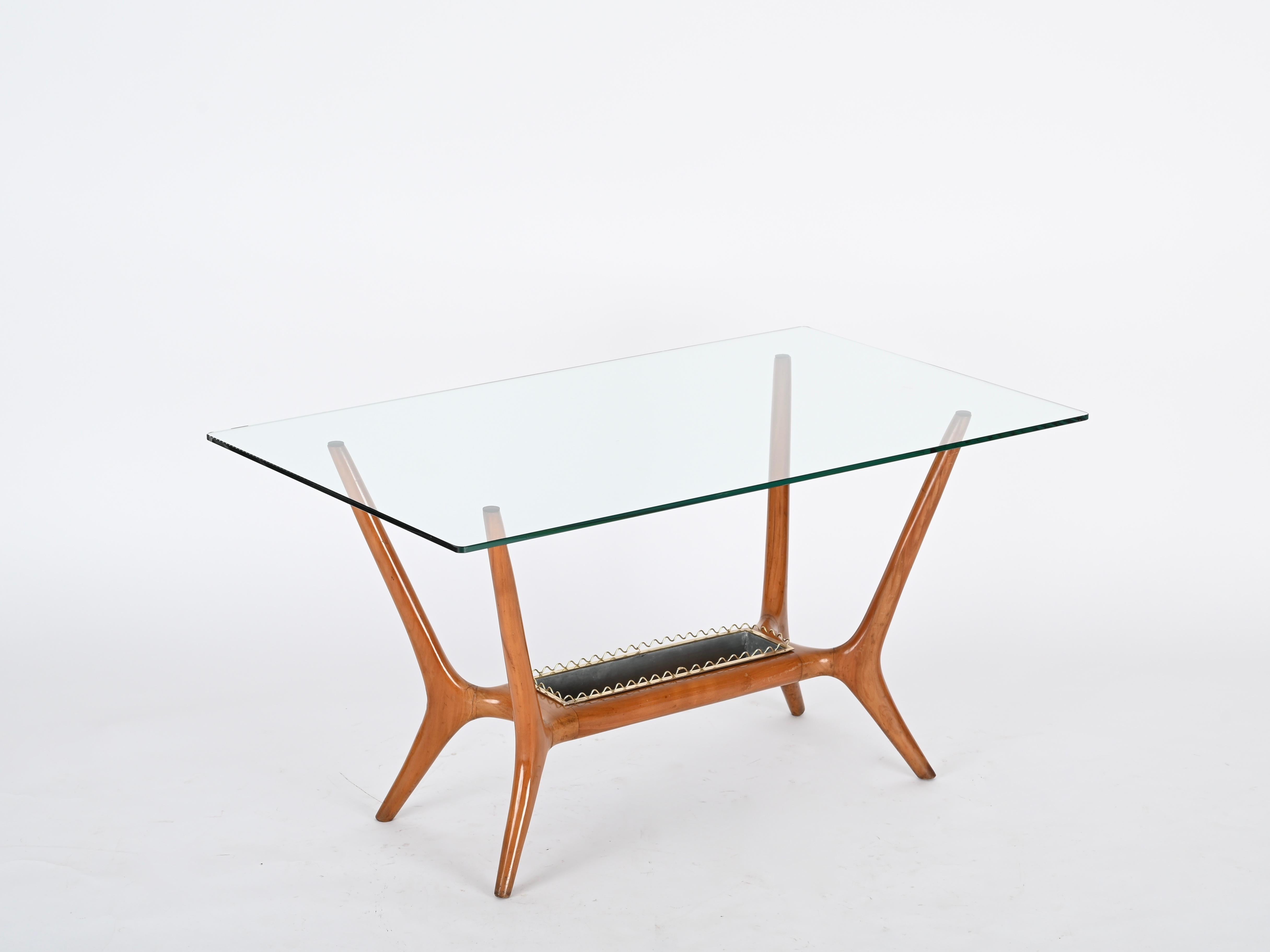 Table basse Gio Ponti en noyer et laiton avec cristal, Italie, années 1950 en vente 5