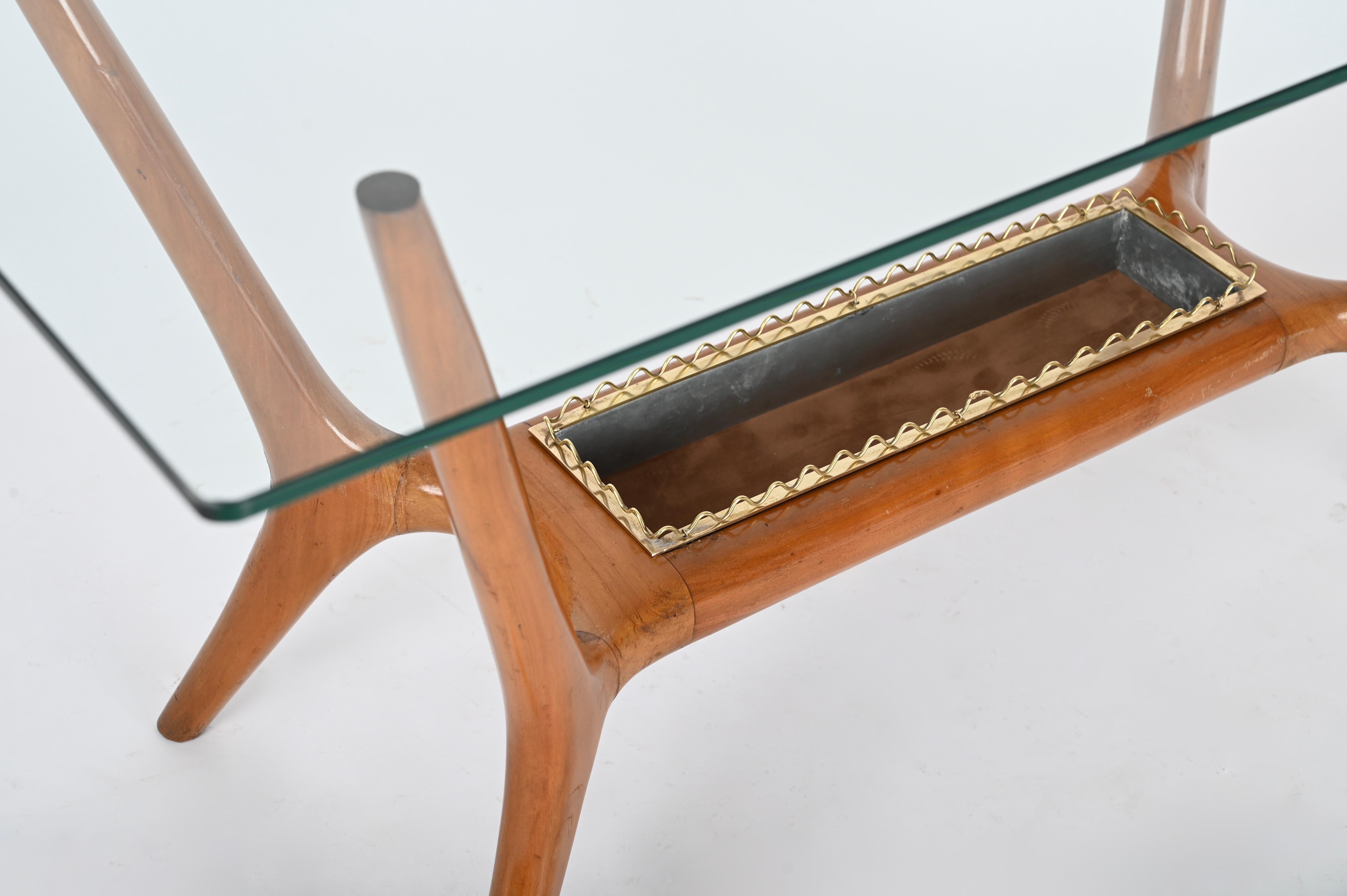 Table basse Gio Ponti en noyer et laiton avec cristal, Italie, années 1950 en vente 8