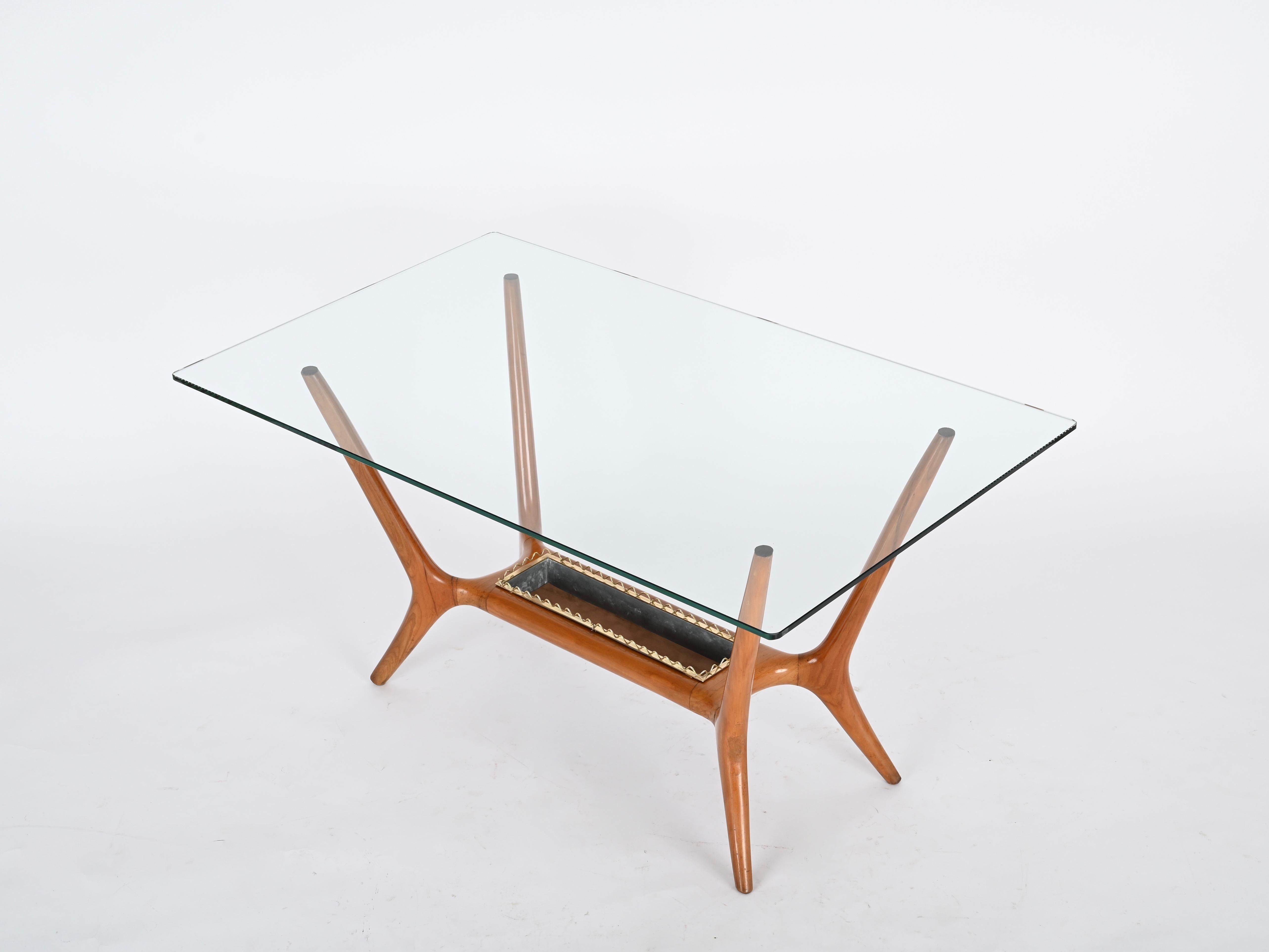 Table basse Gio Ponti en noyer et laiton avec cristal, Italie, années 1950 en vente 10