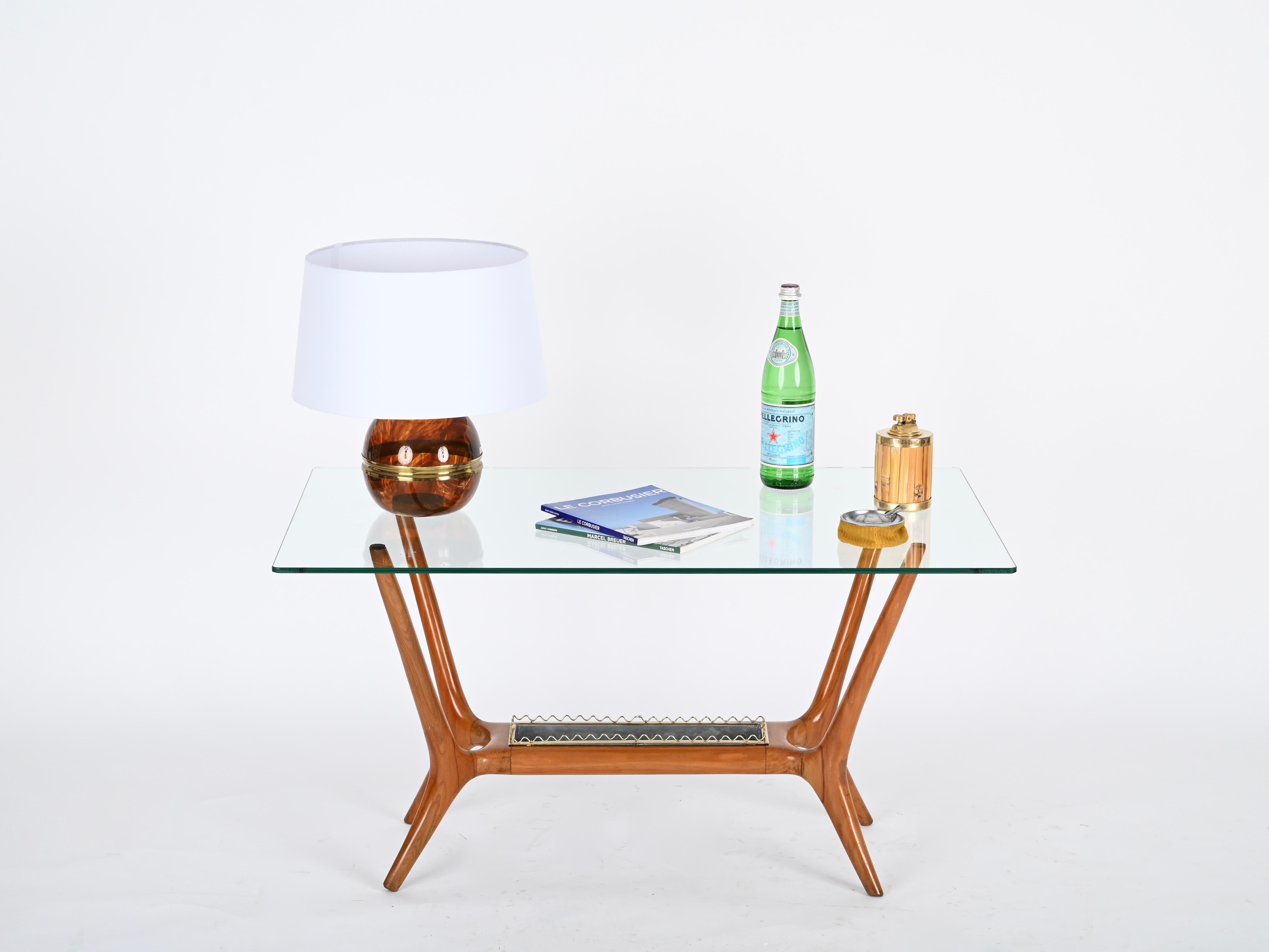 Table basse Gio Ponti en noyer et laiton avec cristal, Italie, années 1950 Bon état - En vente à Roma, IT