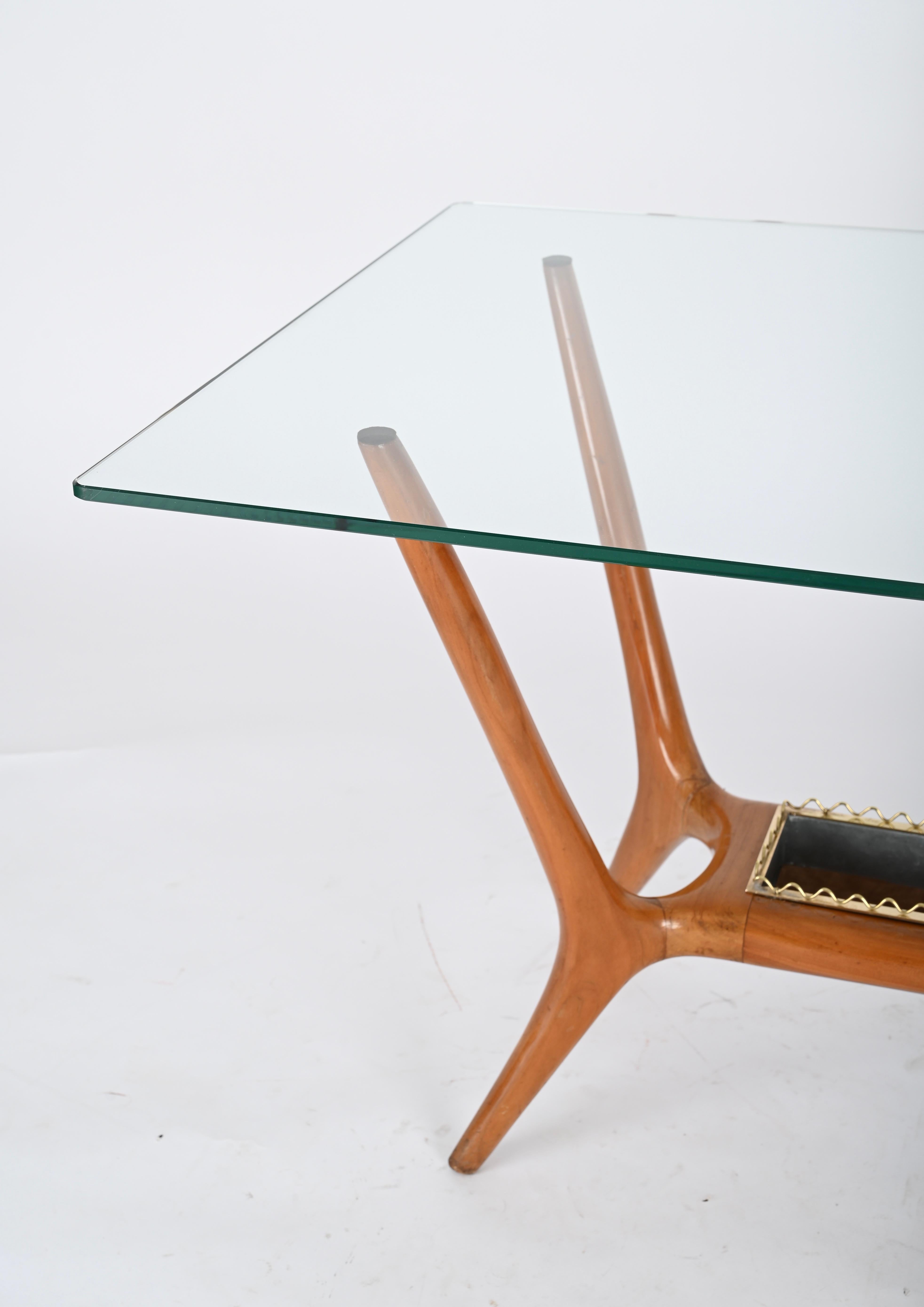 Table basse Gio Ponti en noyer et laiton avec cristal, Italie, années 1950 en vente 1