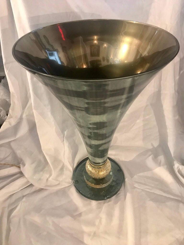 20th Century Midcentury Gio Ponti Style Italian Green Glass and Brass Table Lamp For Sale