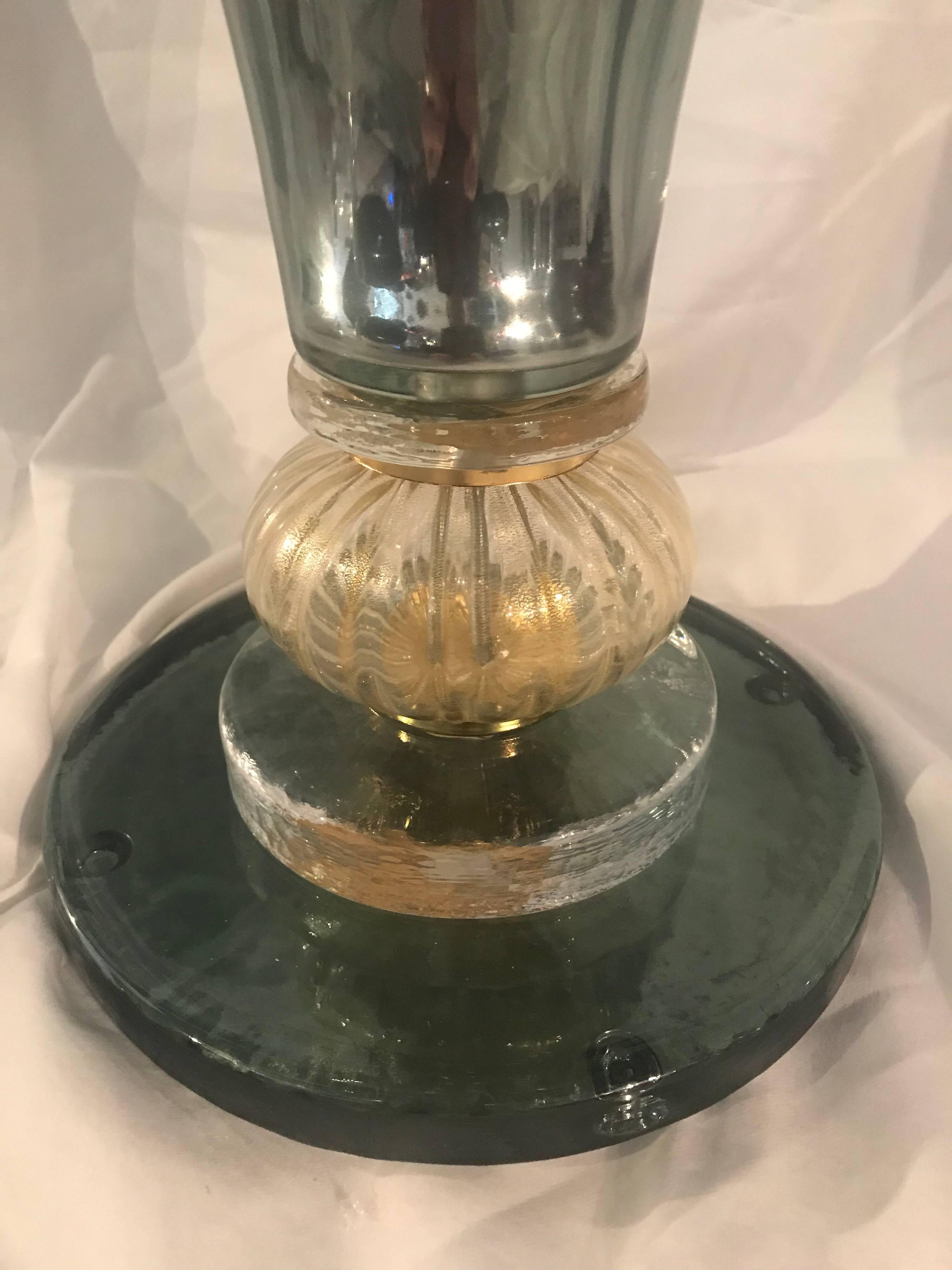 Italienische Tischlampe aus grünem Glas und Messing im Gio-Ponti-Stil aus der Mitte des Jahrhunderts im Angebot 3