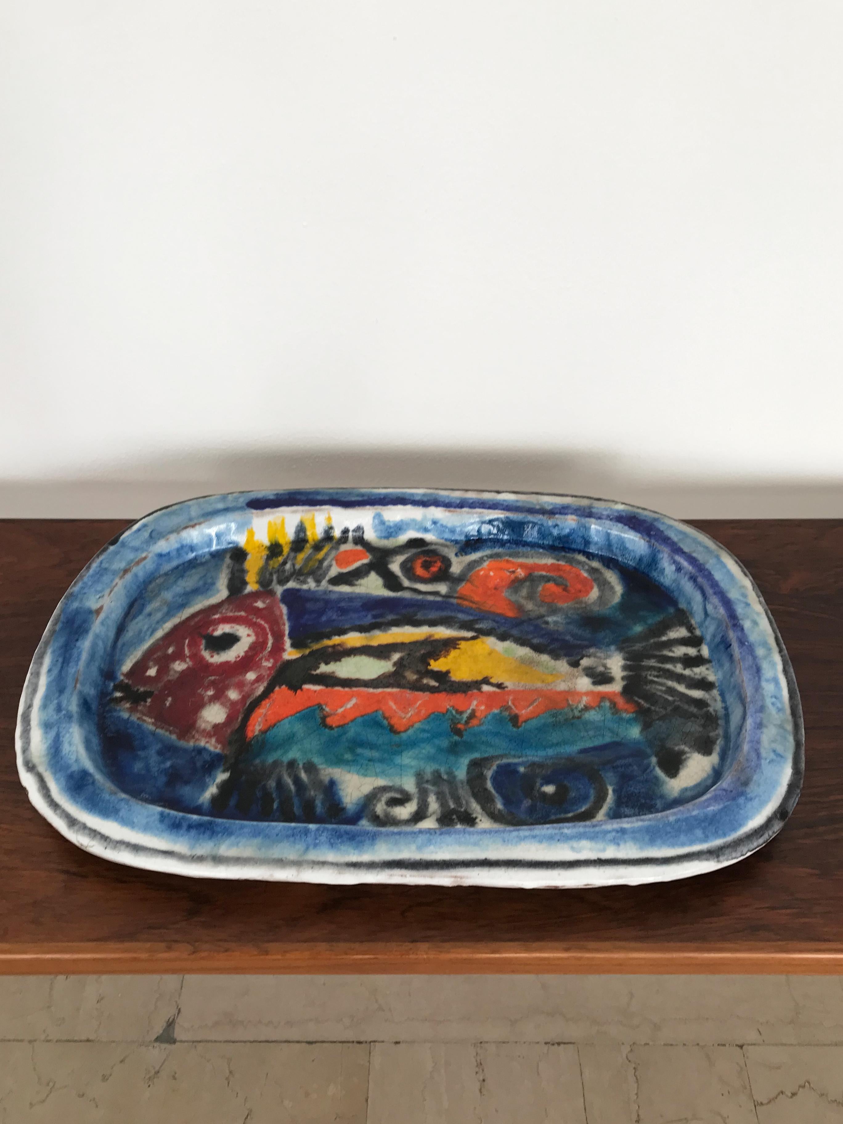Decorative hand-decorated vintage modern ceramic wall plate or centerpiece, designed by Italian artist Giovanni De Simone and produced by his workshop,  note the worn manufacturer's adhesive label on the back, Italy 1950s

Giovanni De Simone (1930 -