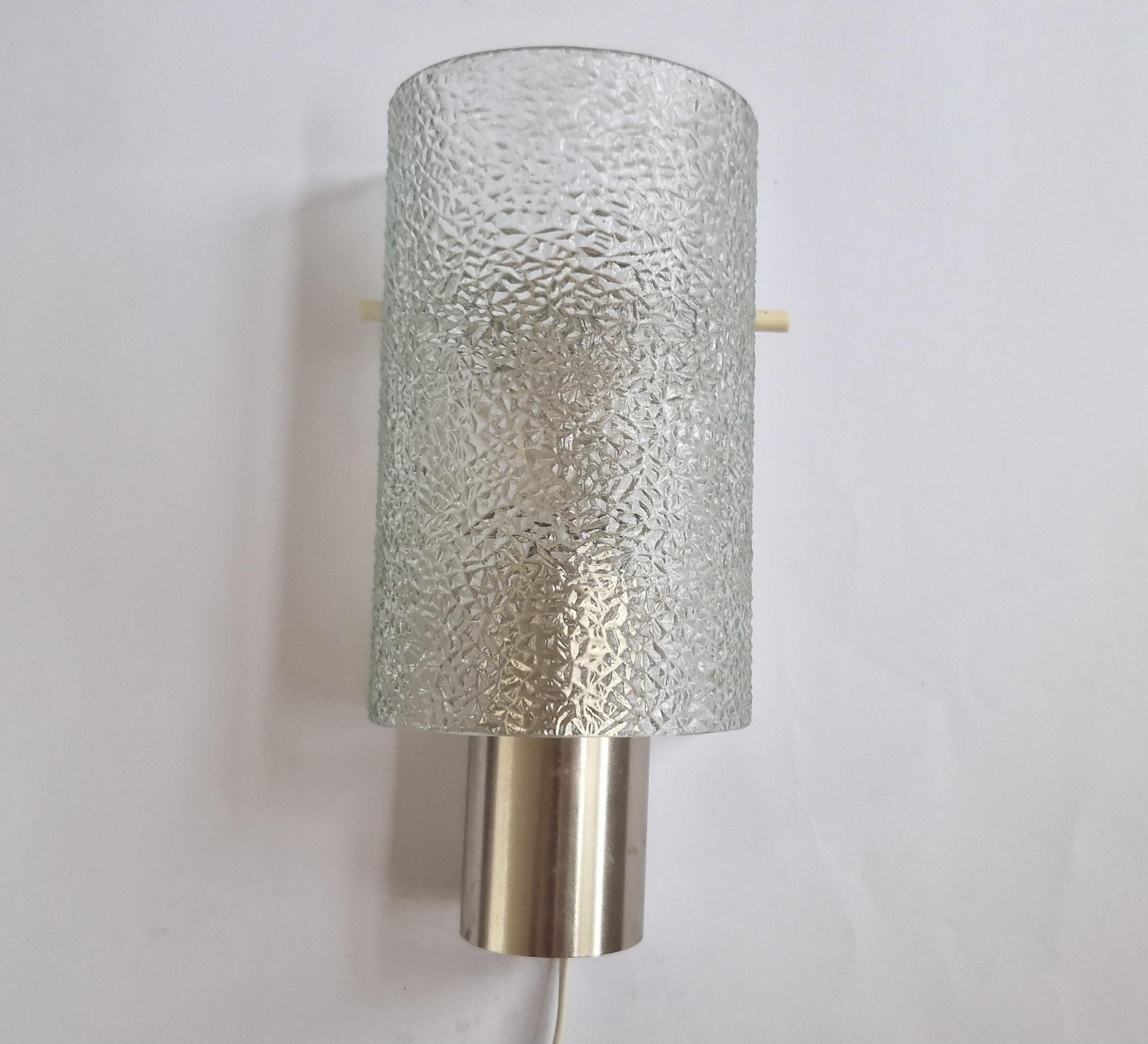 Wandleuchte aus Glas und Chrom aus der Jahrhundertmitte, Deutschland, 1970er Jahre im Angebot 5