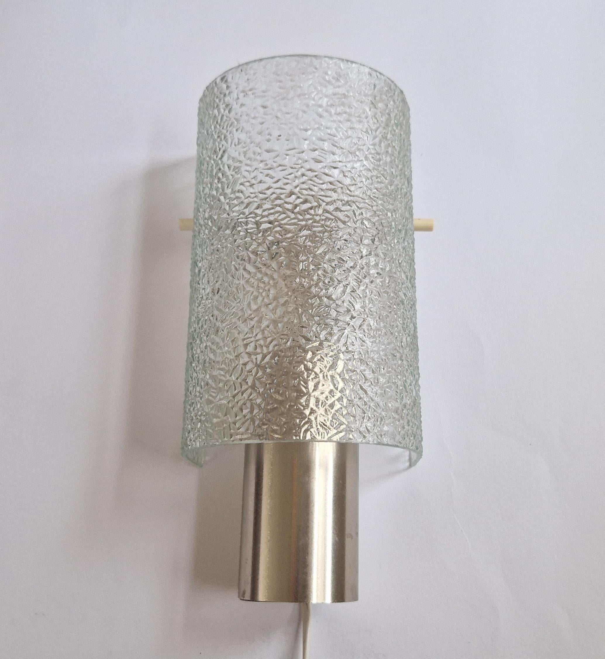 Wandleuchte aus Glas und Chrom aus der Jahrhundertmitte, Deutschland, 1970er Jahre im Angebot 8