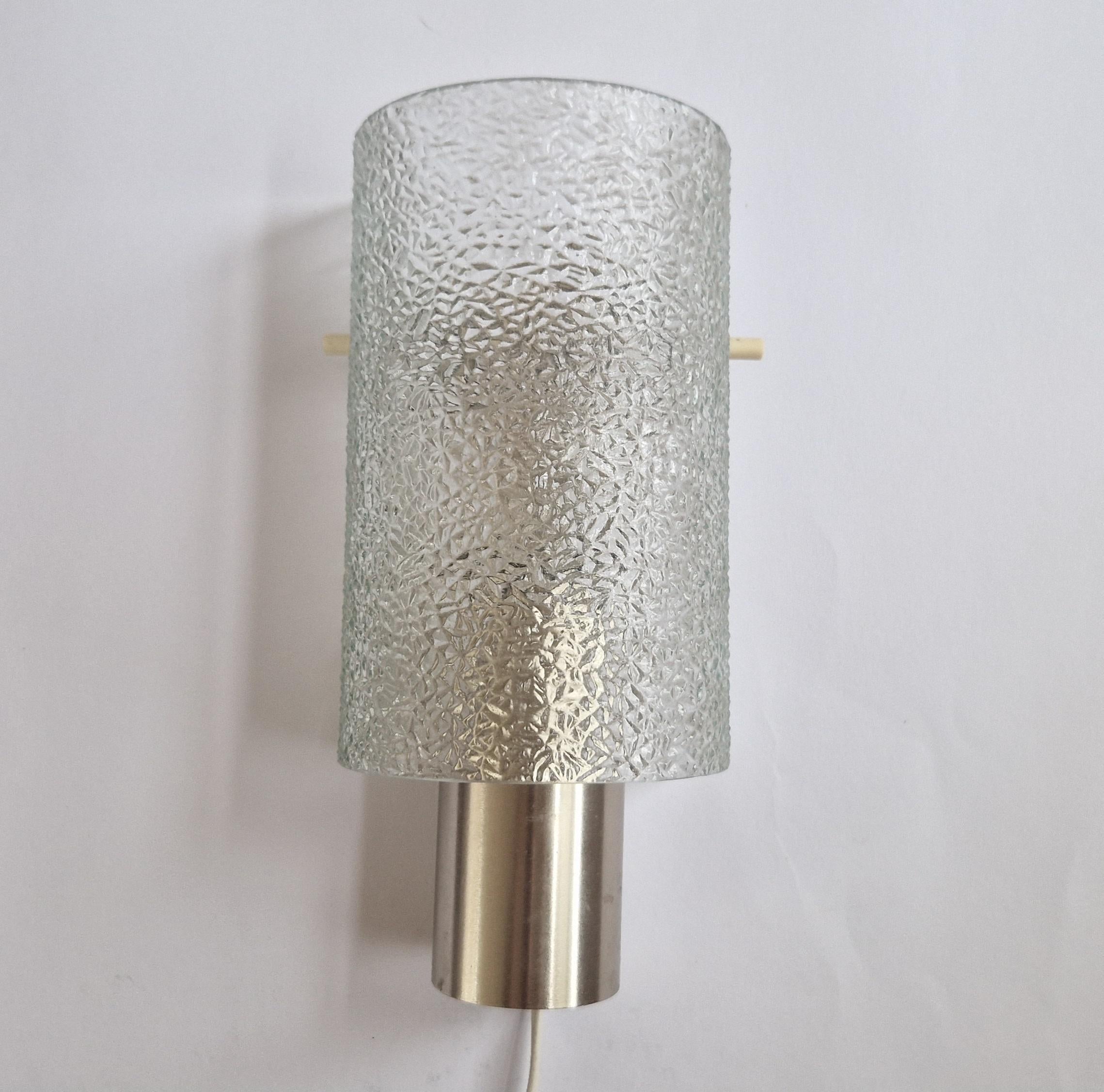 Wandleuchte aus Glas und Chrom aus der Jahrhundertmitte, Deutschland, 1970er Jahre im Angebot 9