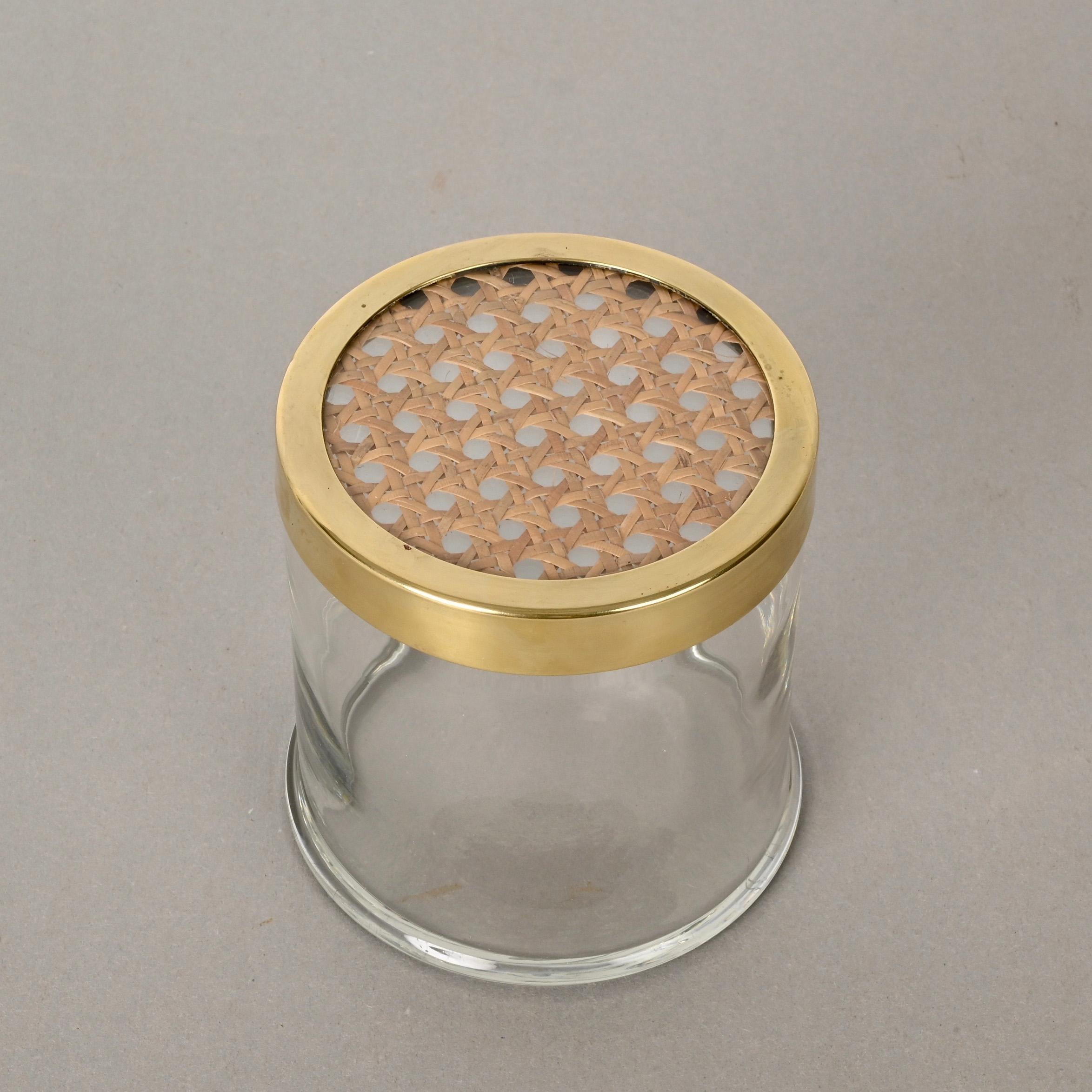 Caja italiana de cristal y mimbre vienés de mediados de siglo, estilo Christian Dior, años 70 finales del siglo XX en venta