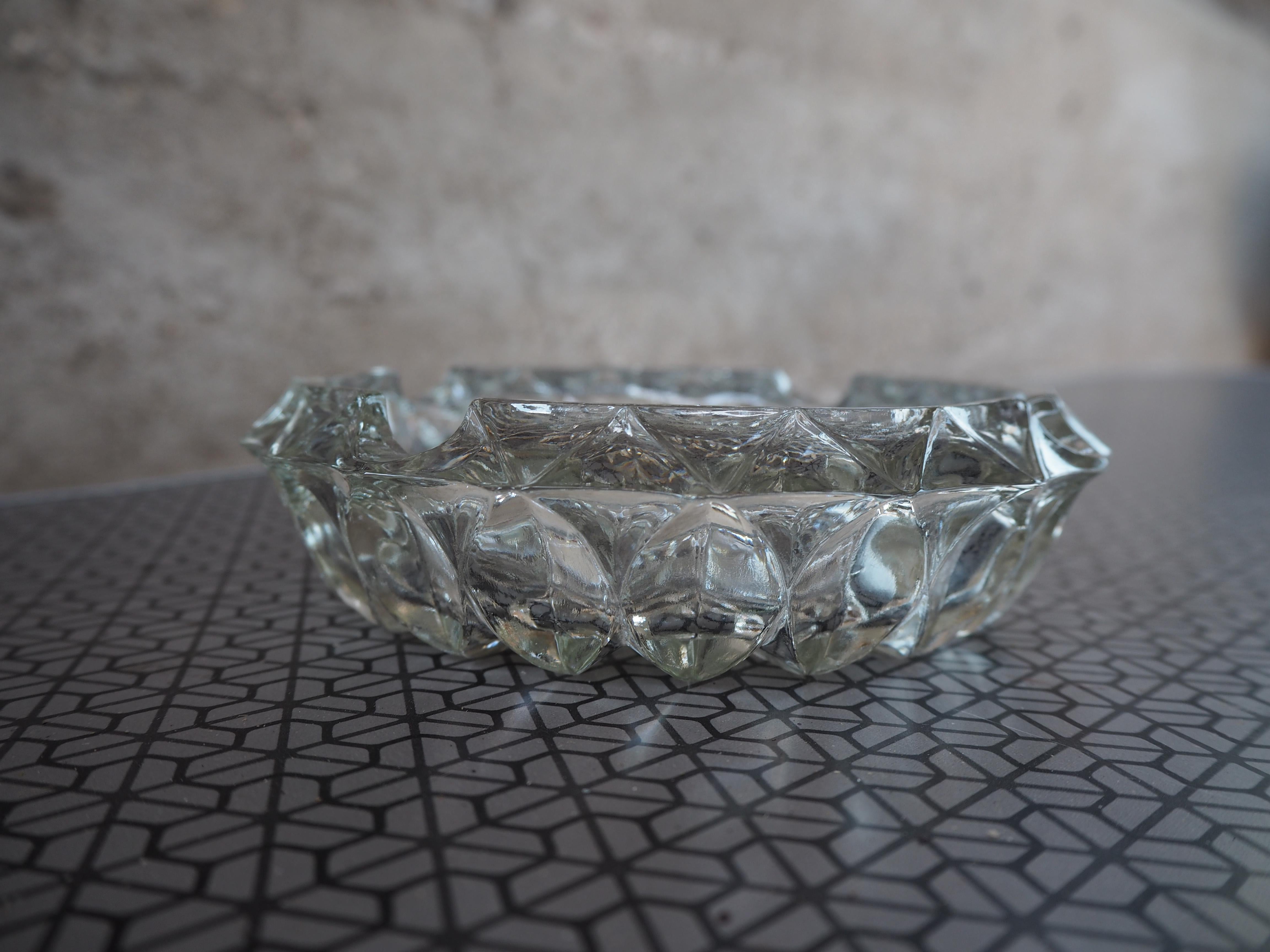 Aschenbecher aus Glas aus der Jahrhundertmitte, Bohemia, 1950er Jahre (20. Jahrhundert) im Angebot