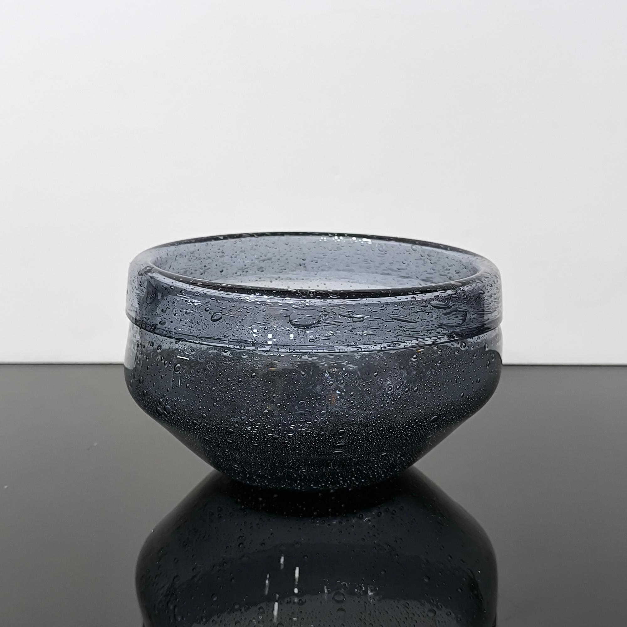 Suédois Bol en verre du milieu du siècle par Erik Höglund,  pour Boda Glassworks Suède, années 1960 en vente