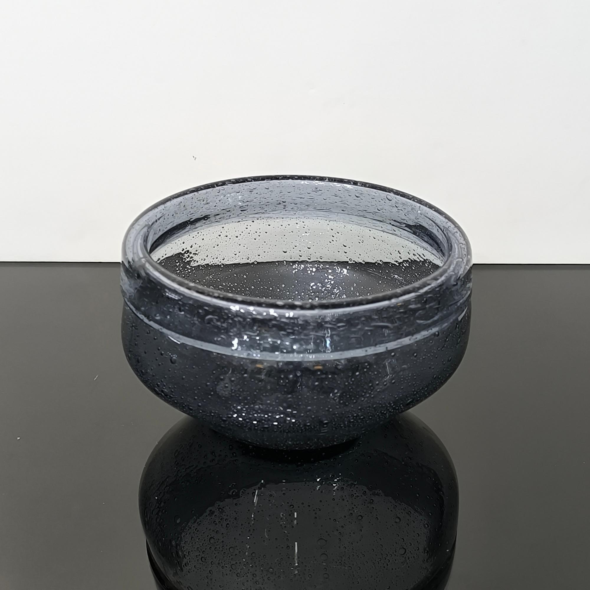Fait main Bol en verre du milieu du siècle par Erik Höglund,  pour Boda Glassworks Suède, années 1960 en vente