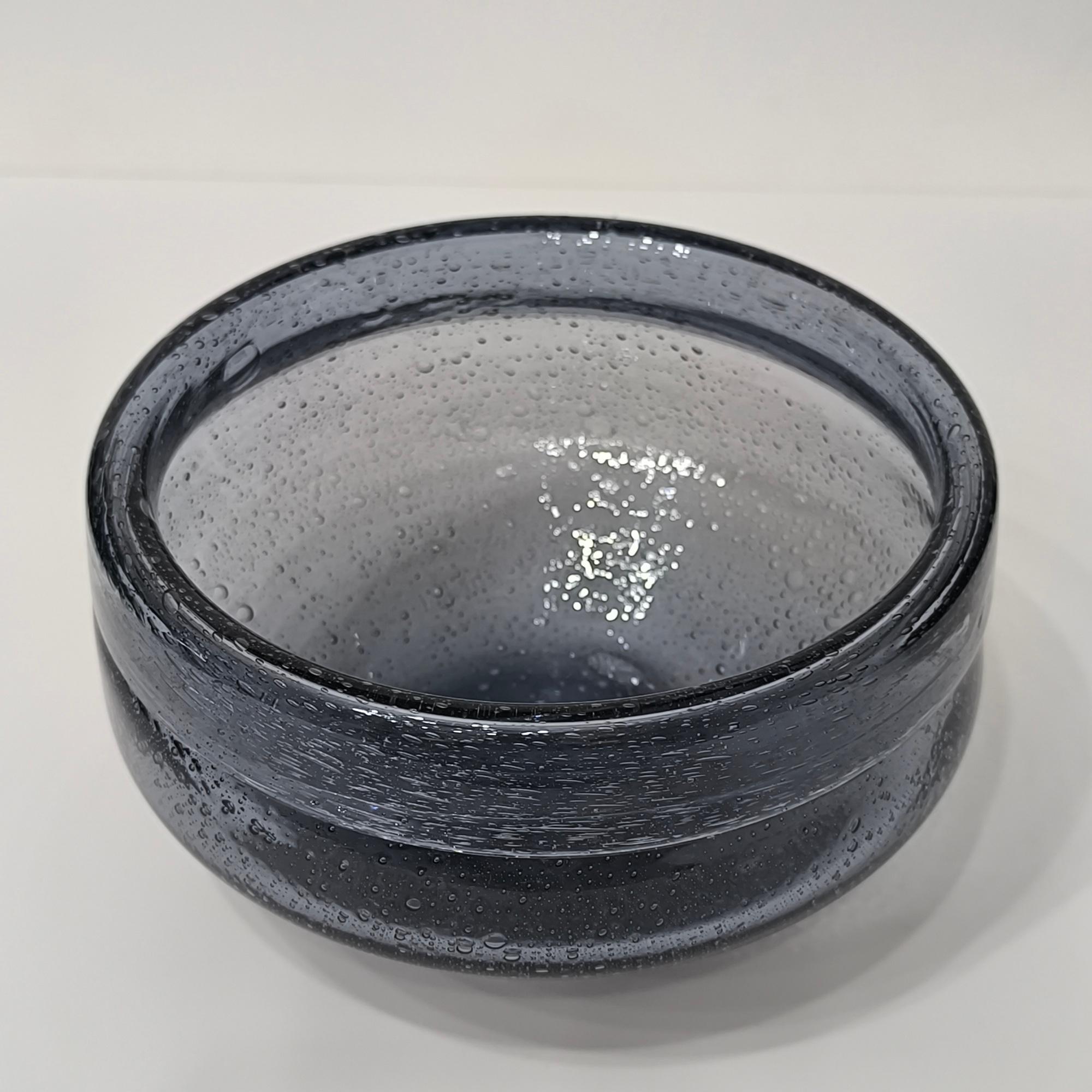 20ième siècle Bol en verre du milieu du siècle par Erik Höglund,  pour Boda Glassworks Suède, années 1960 en vente