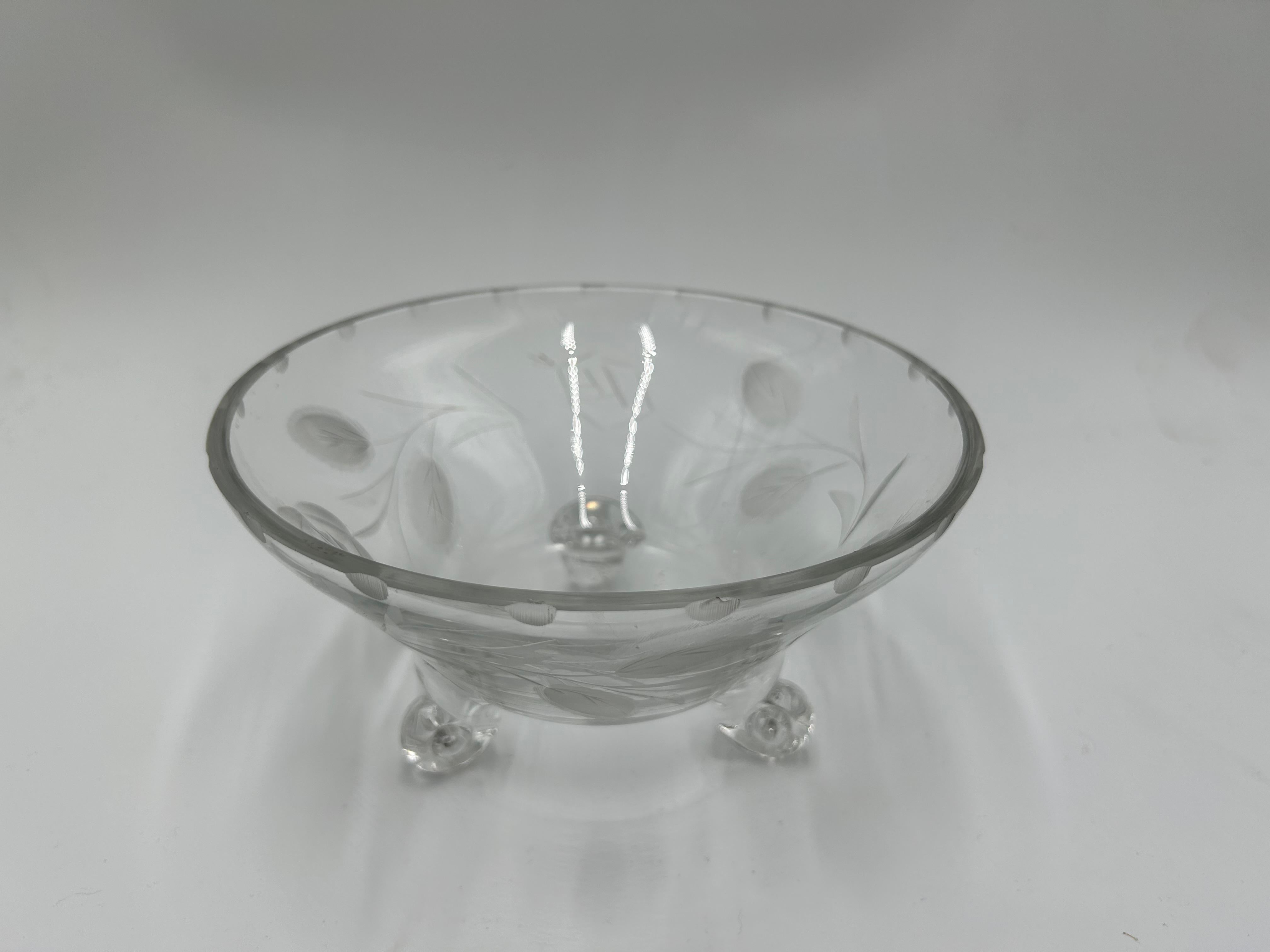 Glass decorative bowl produced in Poland in circa 1960s.
Preserved in very good condition.
