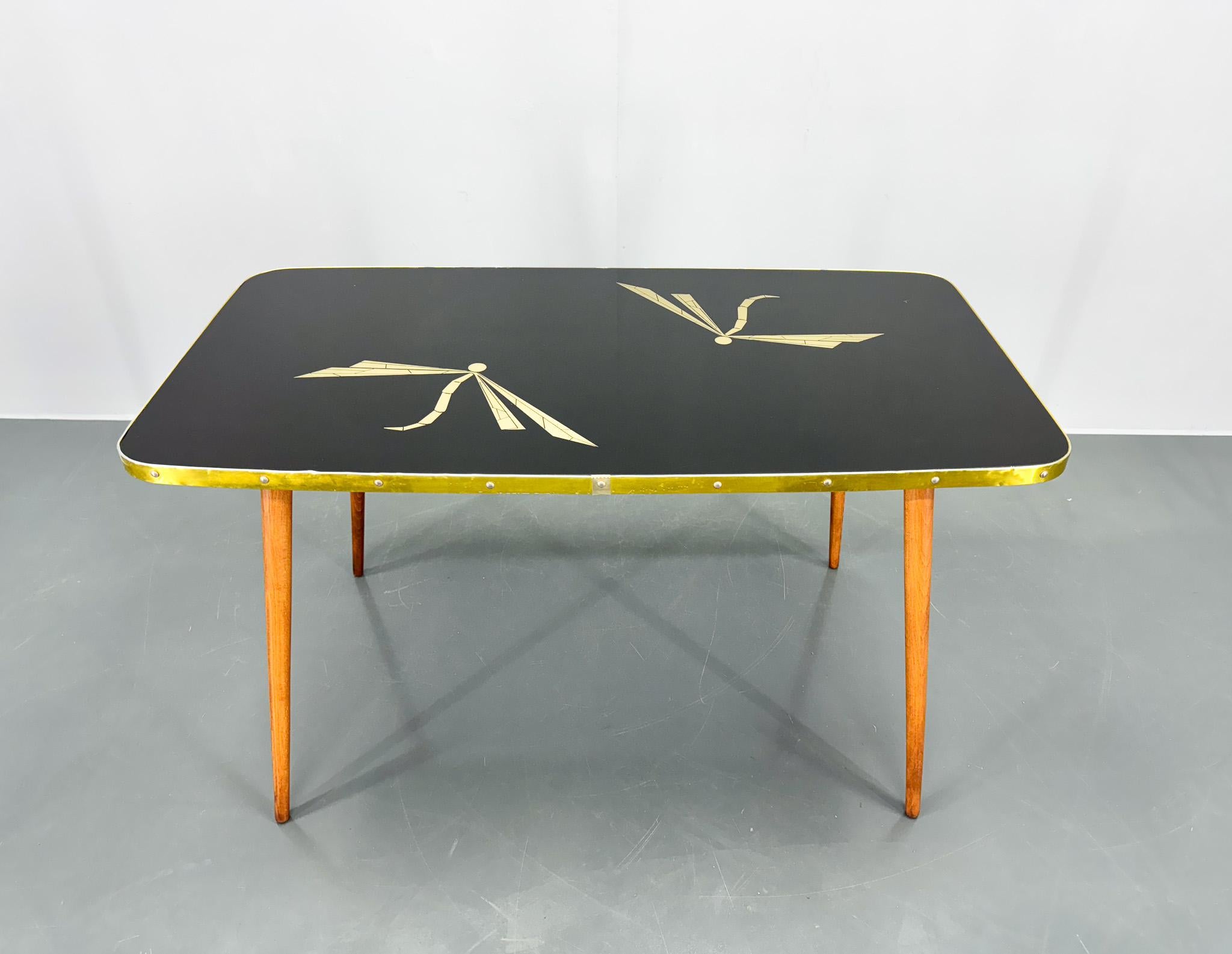 Table d'appoint ou table basse vintage avec plateau en verre et garniture en laiton. Fabriqué en Allemagne dans les années 1970. 