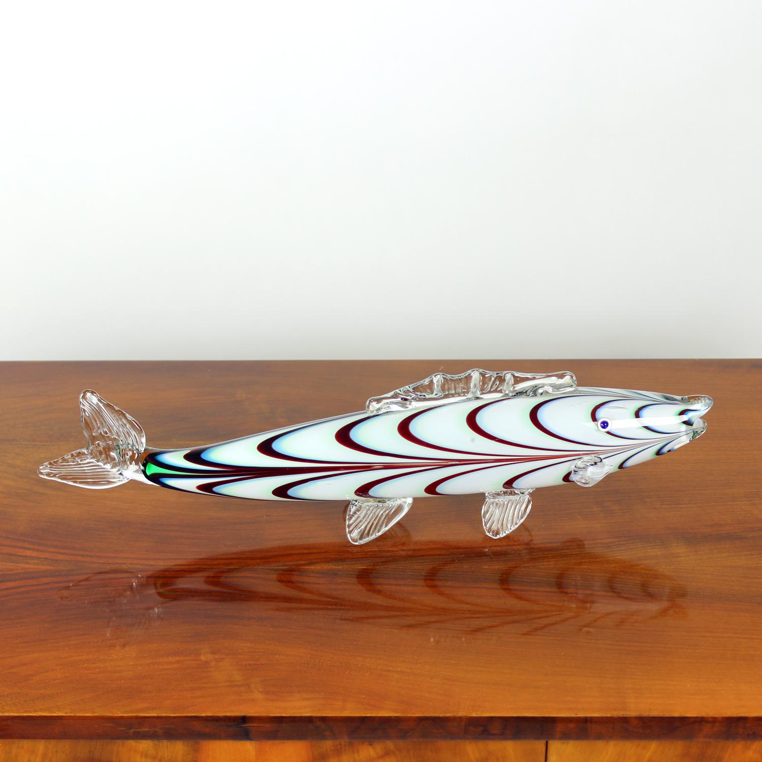 Mid-Century Modern Statue de poisson en verre du milieu du siècle, Tchécoslovaquie années 1960 en vente