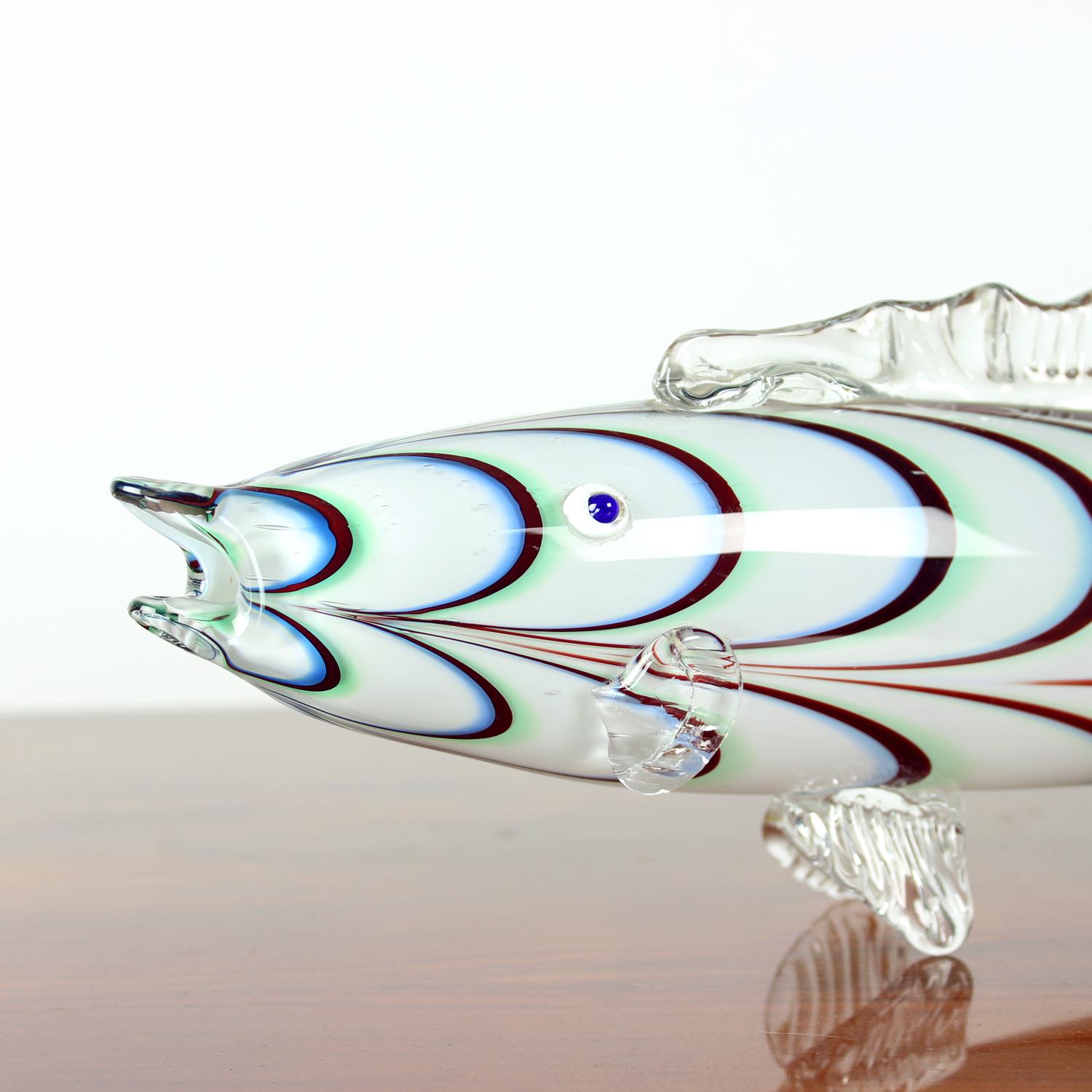 Statue de poisson en verre du milieu du siècle, Tchécoslovaquie années 1960 en vente 1