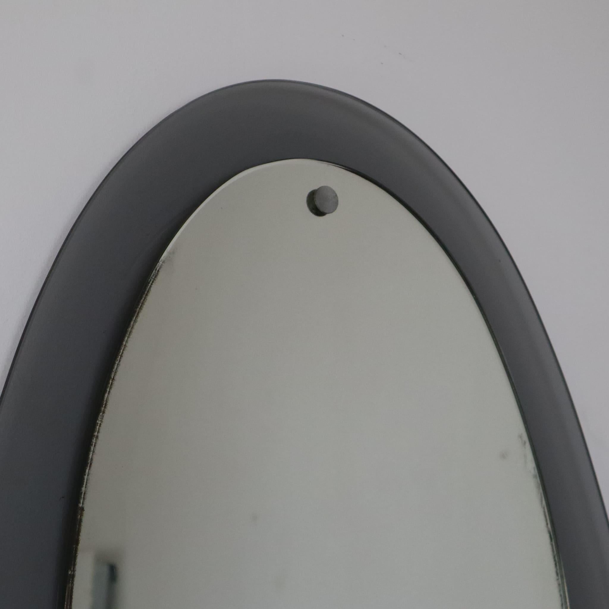 Miroir mural ovale du milieu du siècle dernier attribué à Cristal Art, Italie, années 1960 Bon état - En vente à Nicolosi, IT