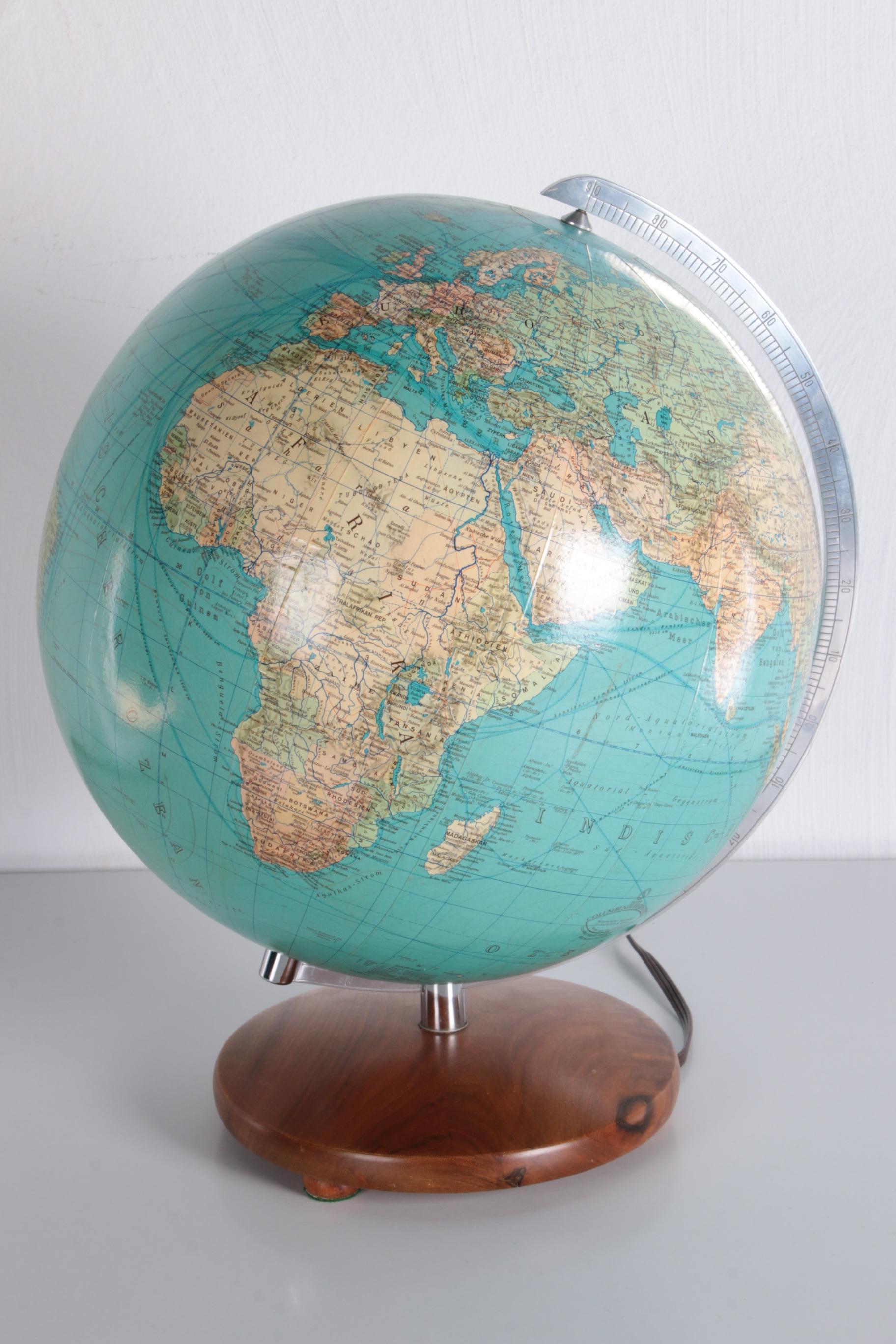Midcentury glass globe with light from Columbus DuoErdglobe, Germany


This beautiful vintage globe has a wooden base.

This globe comes from the 60s and is made in Germany.

Made by Verlag and design by Paul Oestergaard.

The globe is