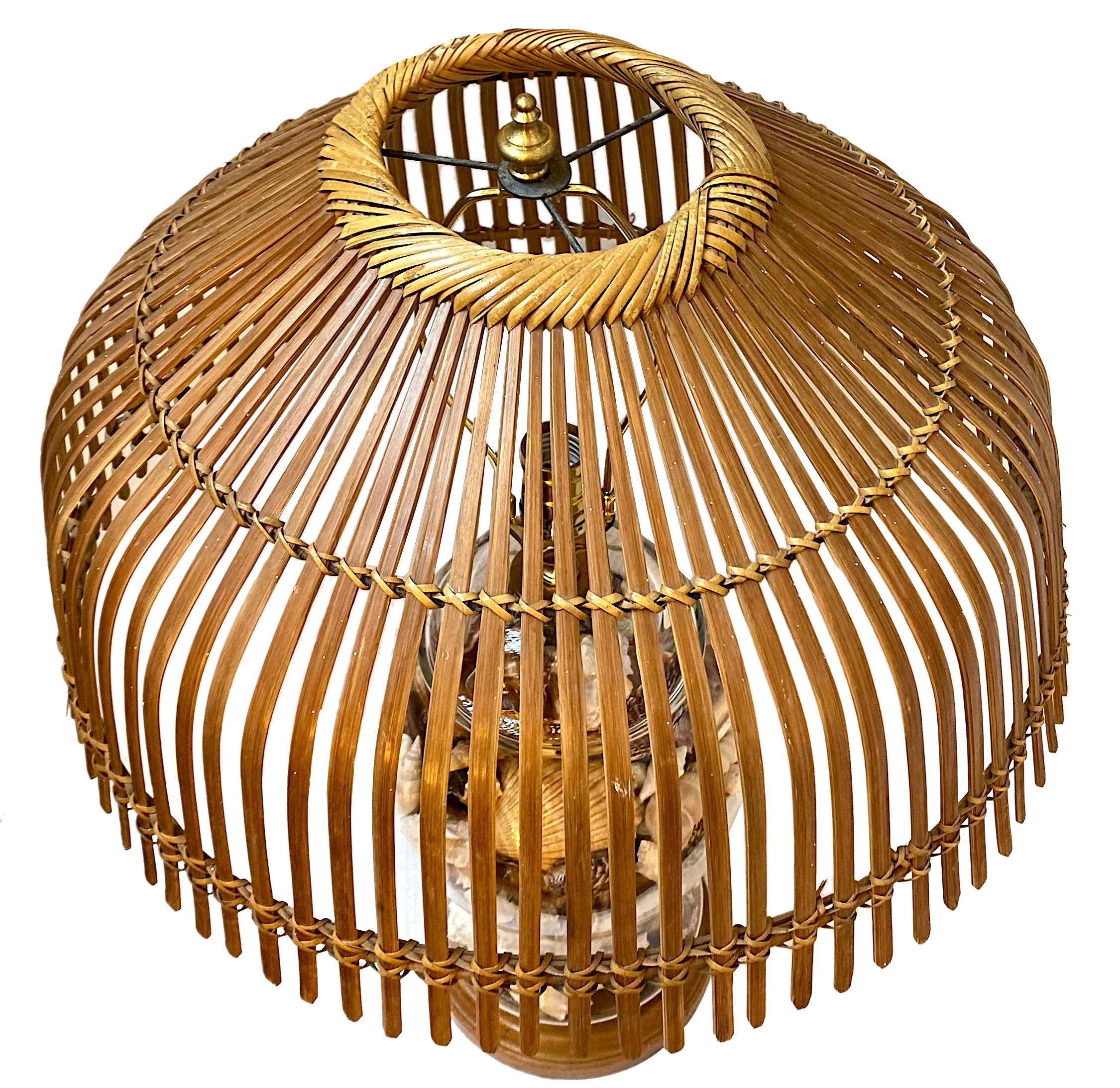 Milieu du XXe siècle Lampe en verre du milieu du siècle avec abat-jour en bambou en vente