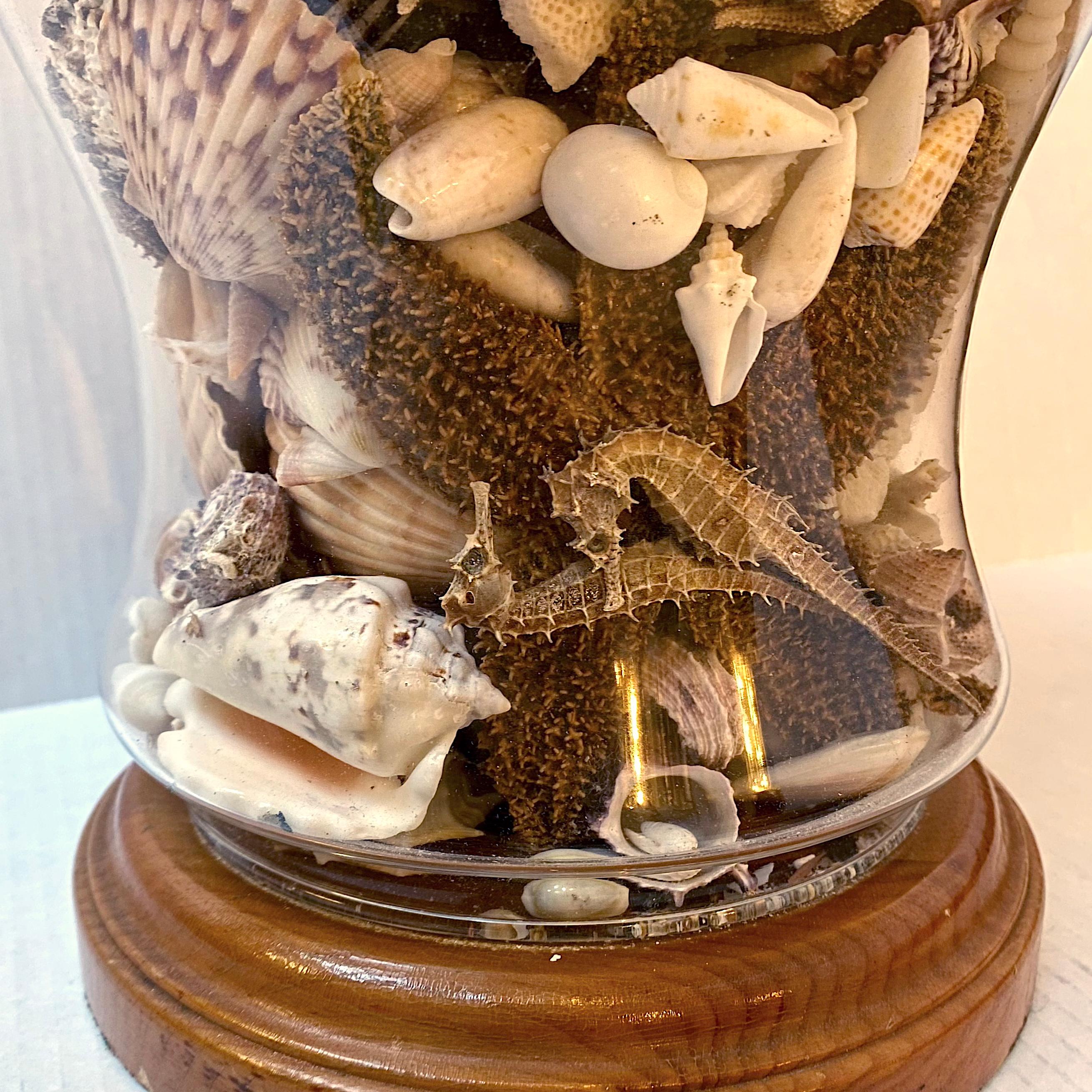 Coquillage Lampe en verre du milieu du siècle avec abat-jour en bambou en vente