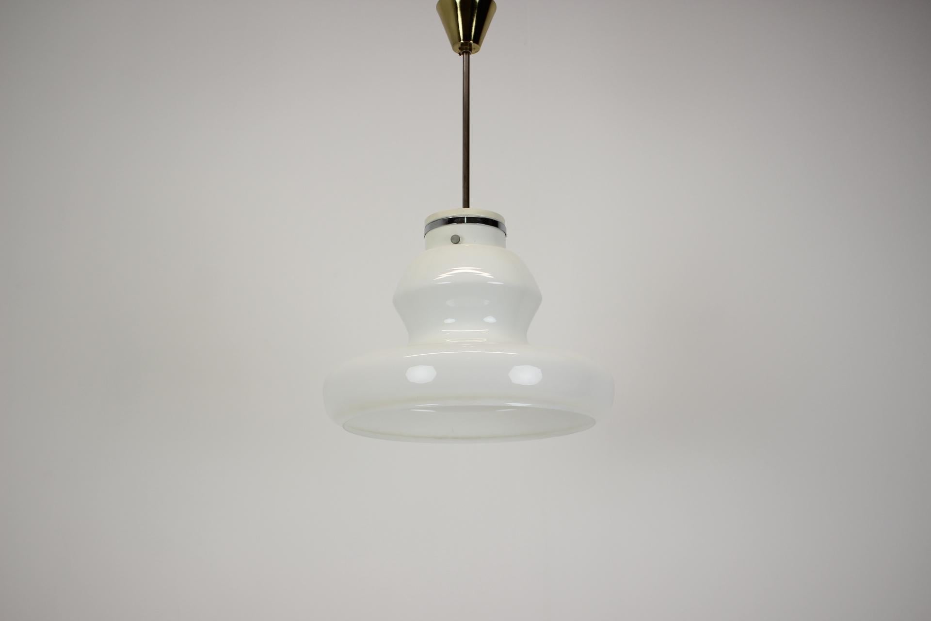 Pedante de cristal de mediados de siglo by Napako, Años 60 Checo en venta