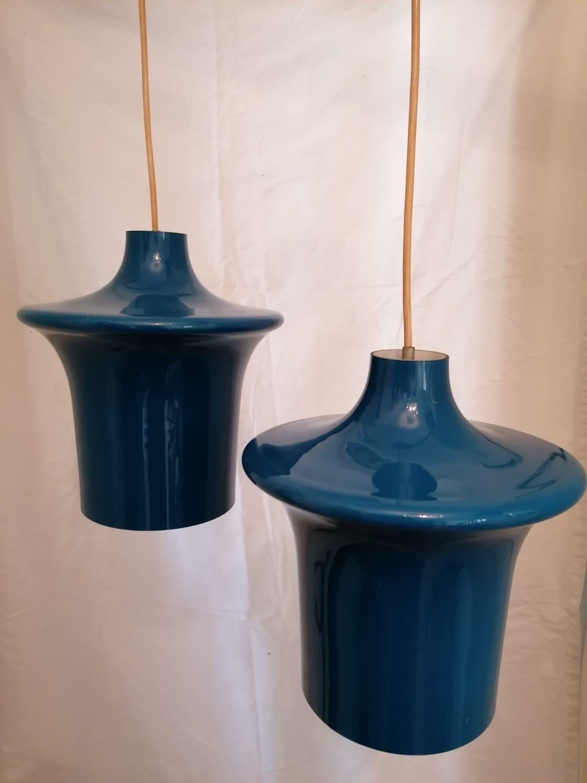 Double layered glass opaline and blue. Designed in 1950 by Vistosi.
Dimension shade only: height 28 x Ø 24 cm.