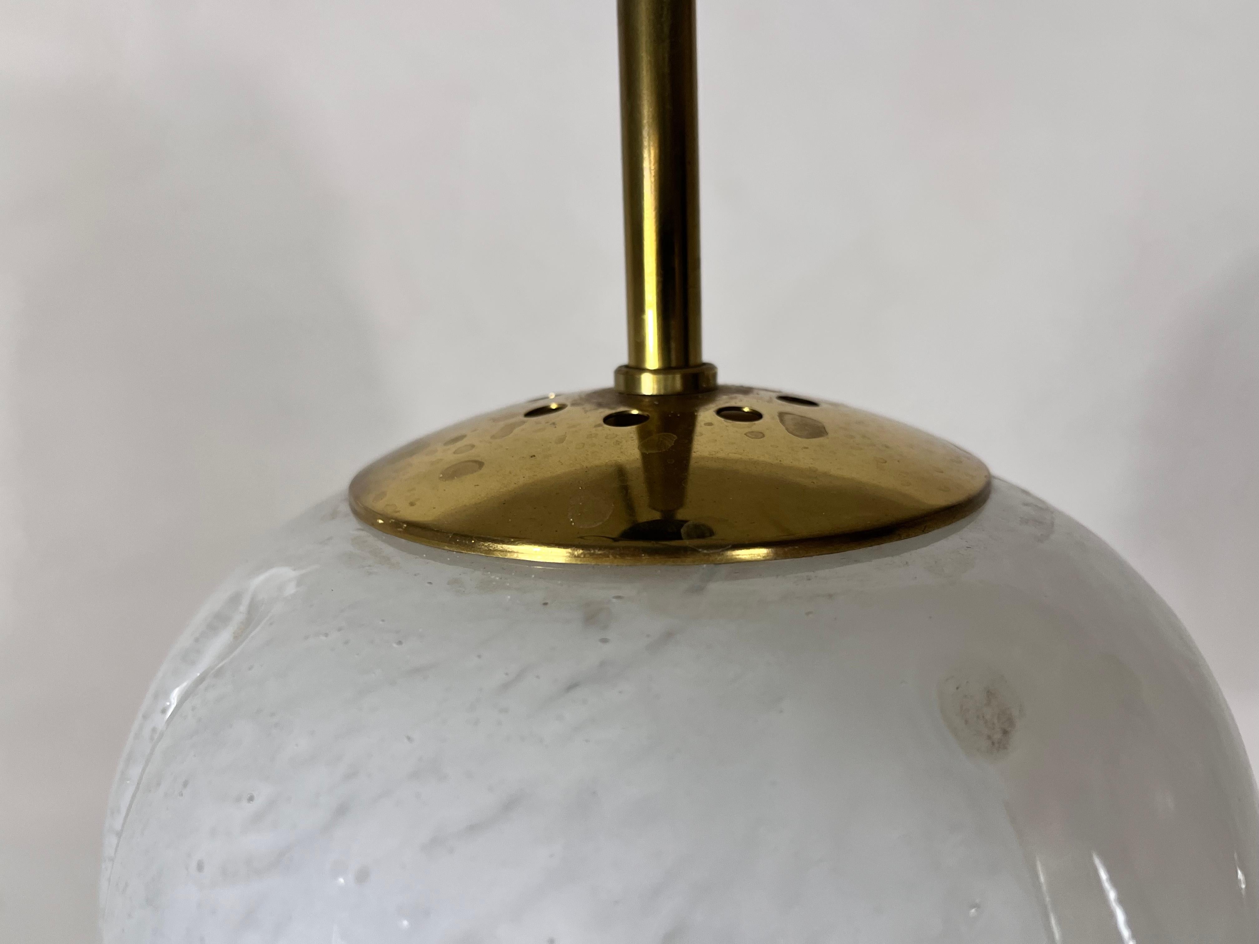 Midcentury Glass Pendant lamp by Glashütte Limburg, 1960s In Good Condition For Sale In Hagenbach, DE