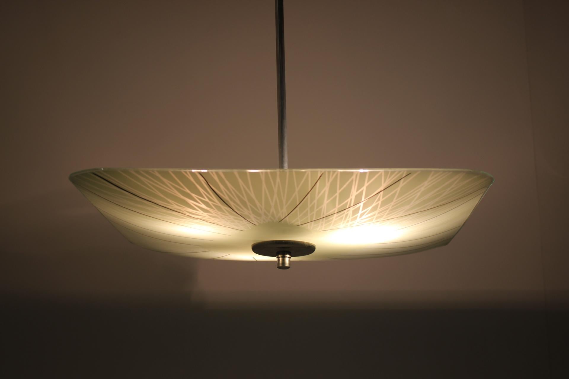 Pendentif en verre du milieu du siècle / Napako, années 1960 en vente 3