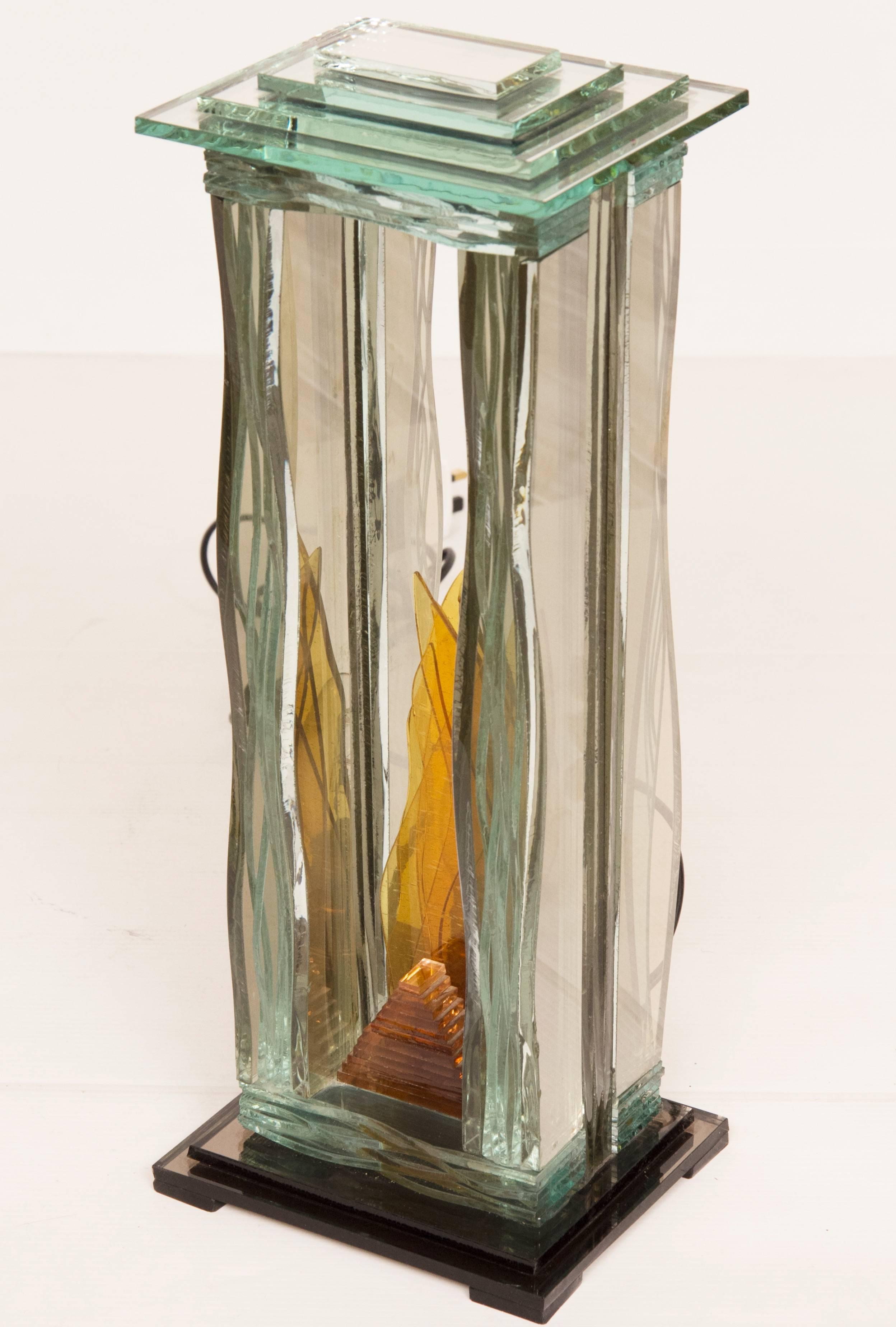 Midcentury Italian glass sculpture table lamp
Stunning midcentury glass sculpture lamp.
Measure: H 42cm x W 17cm x D 14cm
Italy, circa 1980.