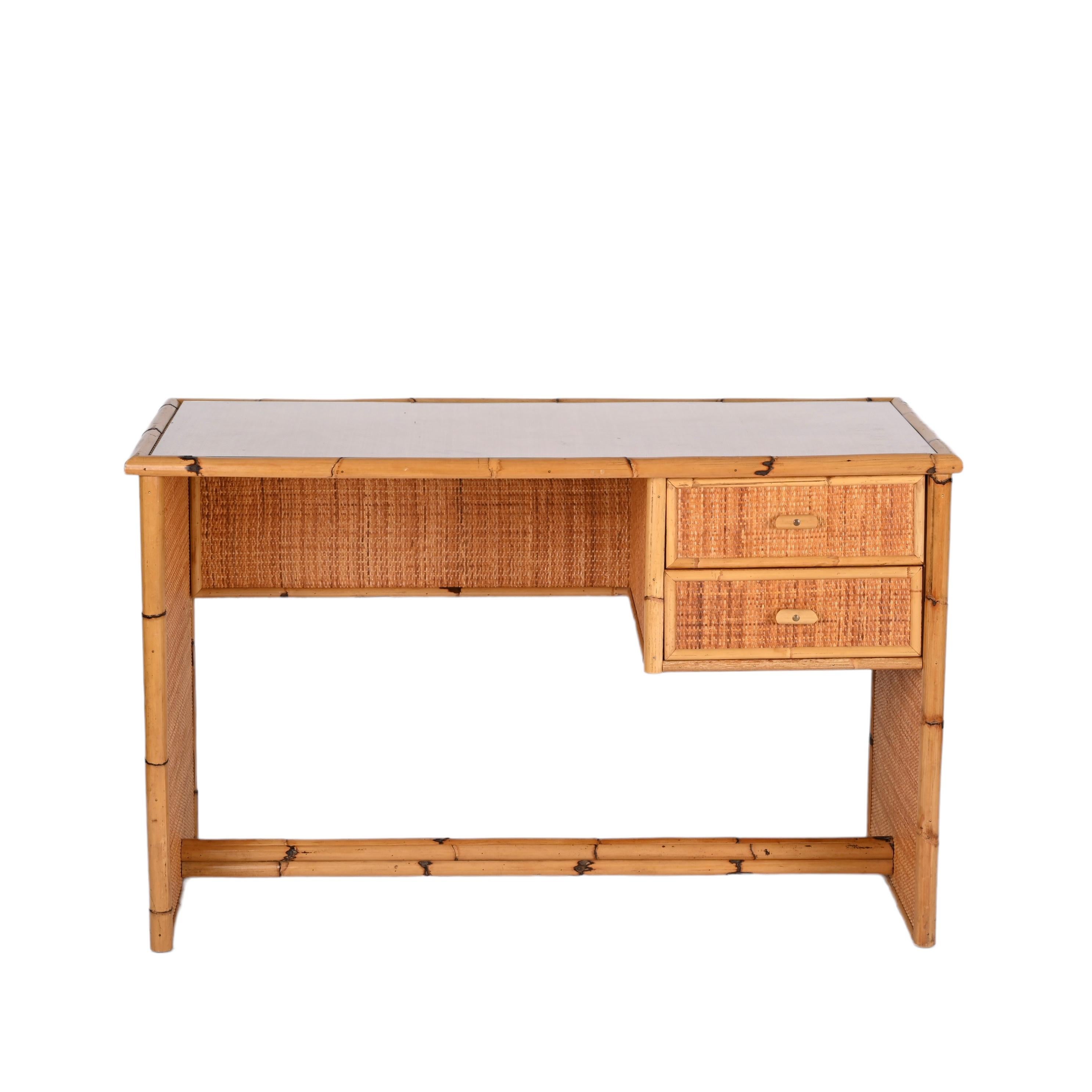 Midcentury Glass Top, Bamboo and Wicker Italian Desk with Drawers, 1980s In Good Condition For Sale In Roma, IT