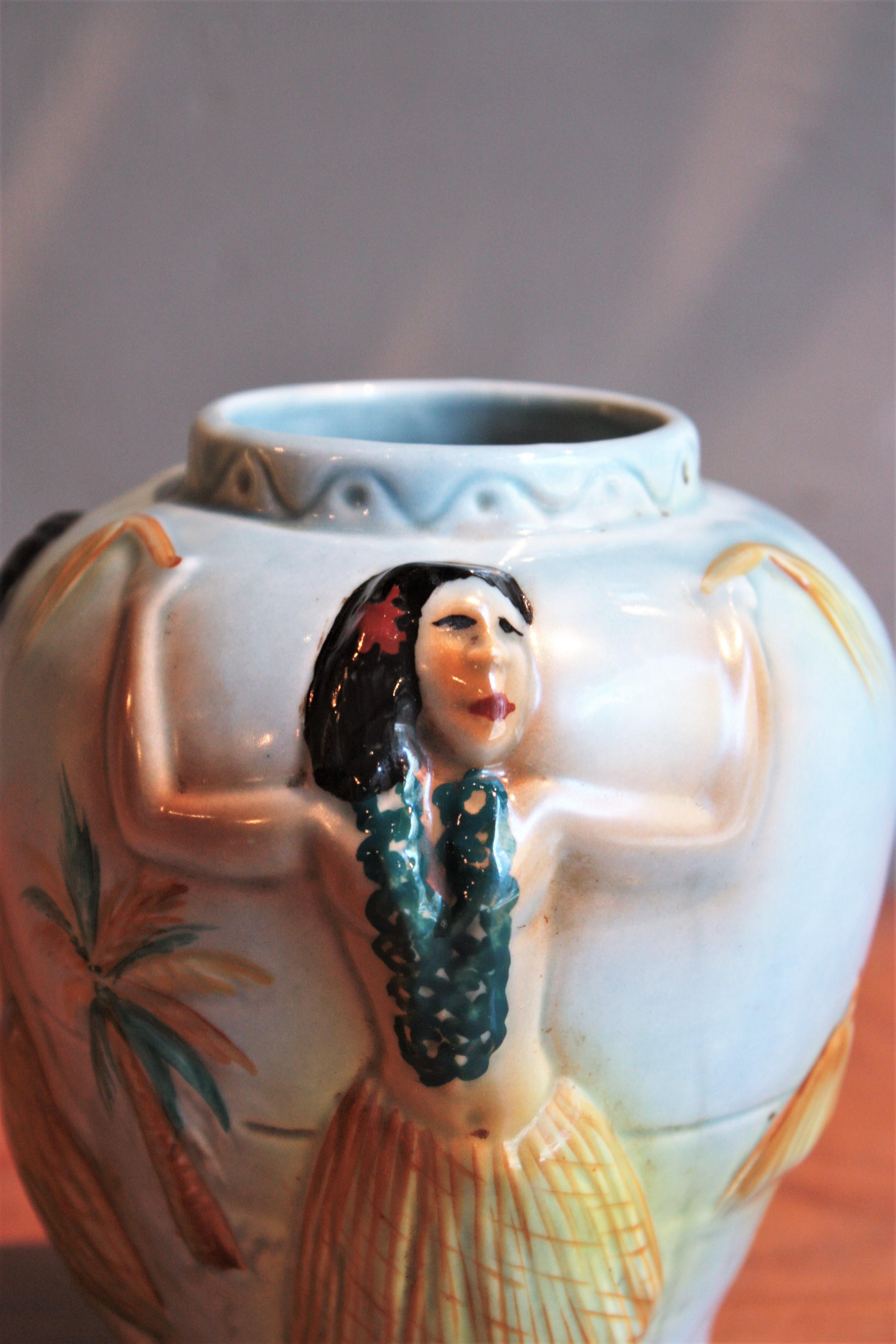 Midcentury Glazed Ceramic Vase with Hand-Painted Hula Dancers Motif In Good Condition For Sale In Barcelona, ES