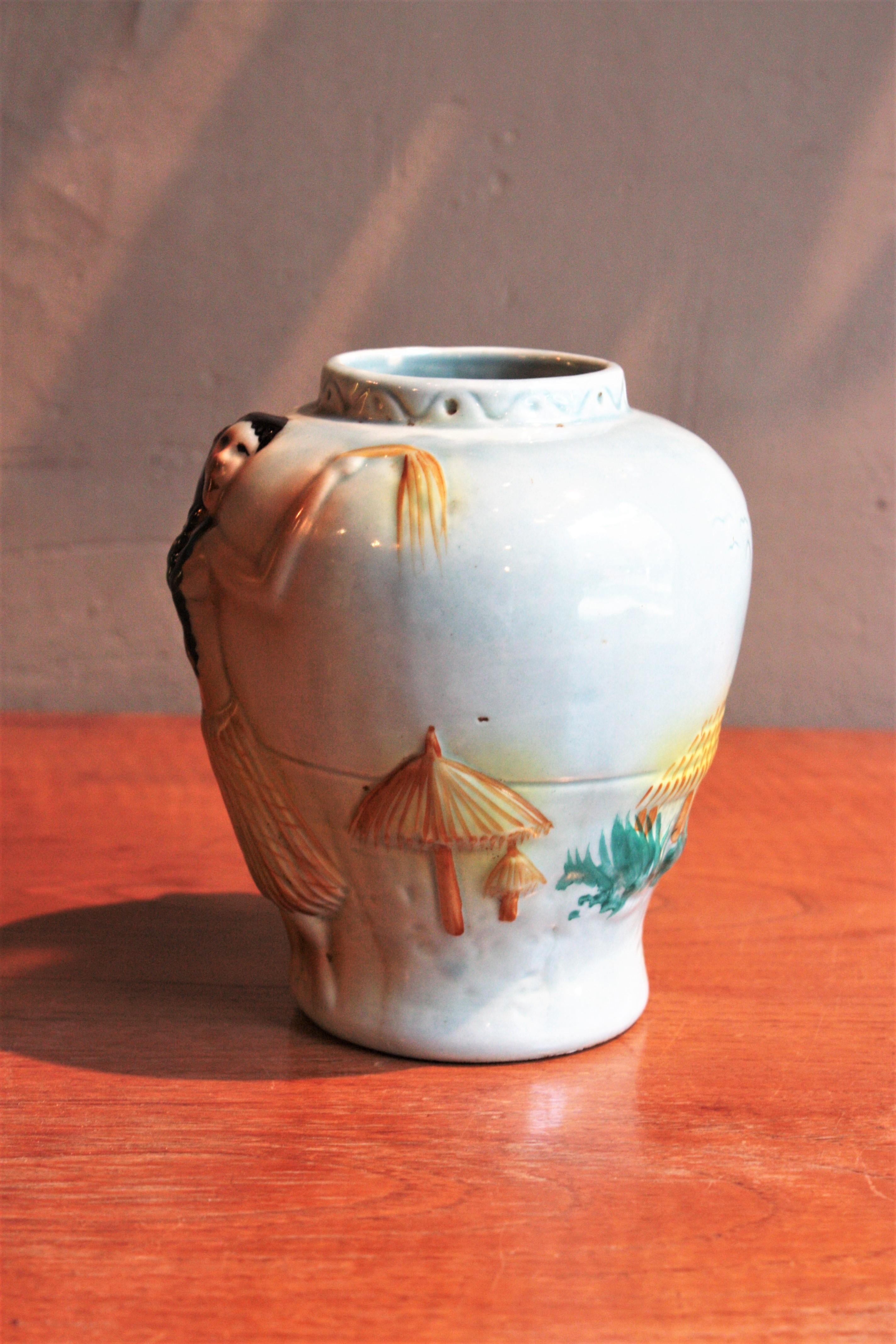 Glasierte Keramikvase aus der Mitte des Jahrhunderts mit handbemaltem Hula-Tnzer-Motiv im Angebot 1