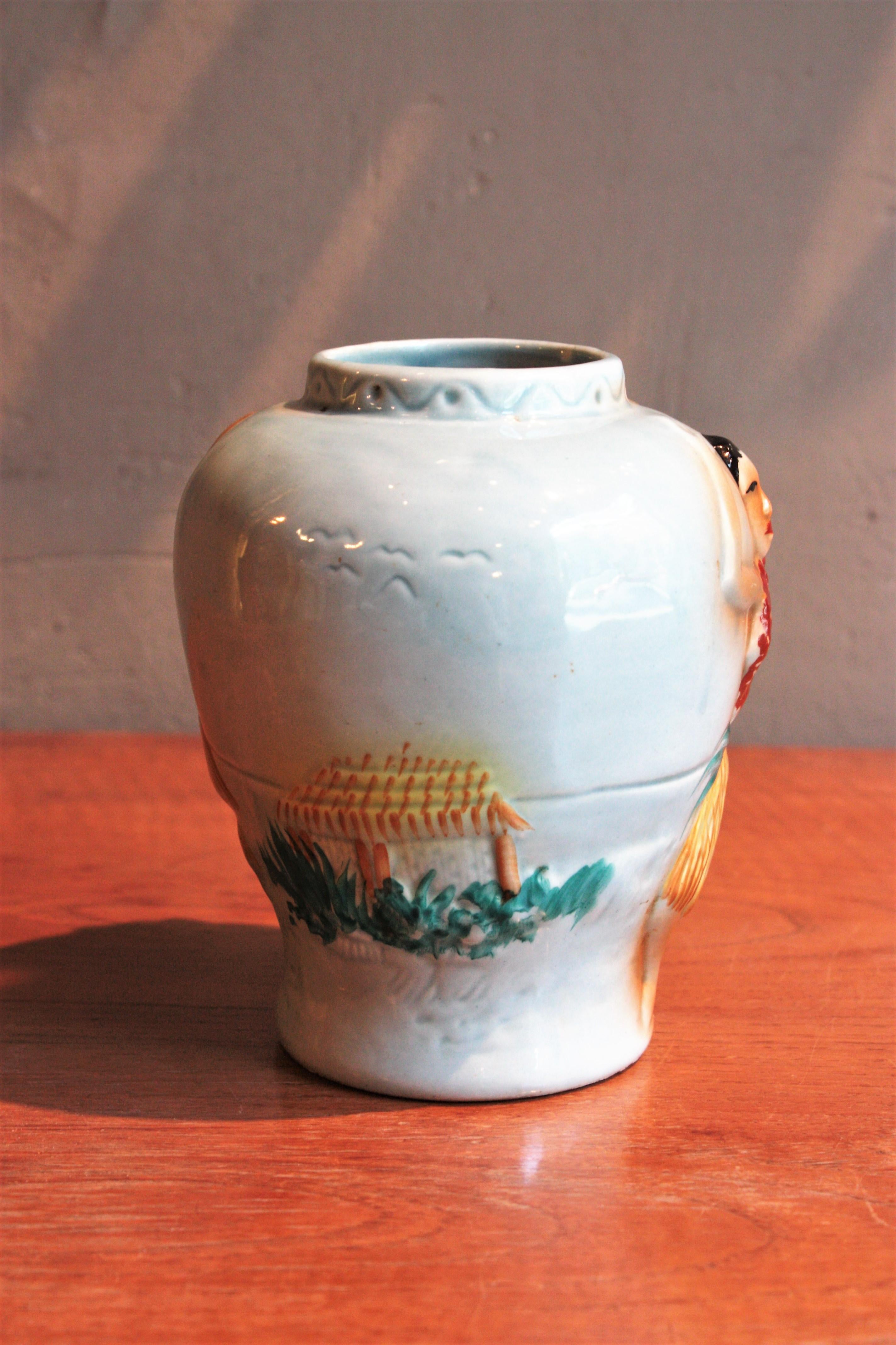 Glasierte Keramikvase aus der Mitte des Jahrhunderts mit handbemaltem Hula-Tnzer-Motiv im Angebot 2