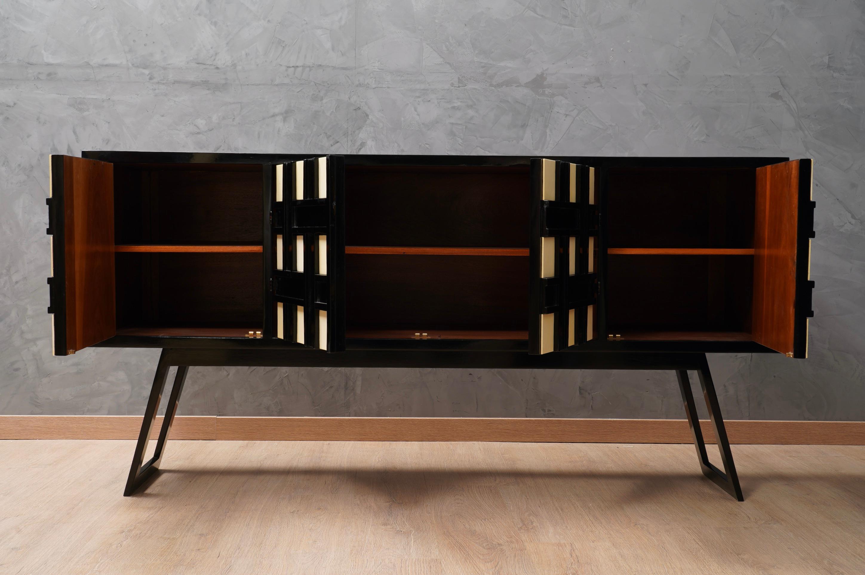 MidCentury Goatskin and Black Lacquer Italian Sideboard, 1970 In Good Condition In Rome, IT