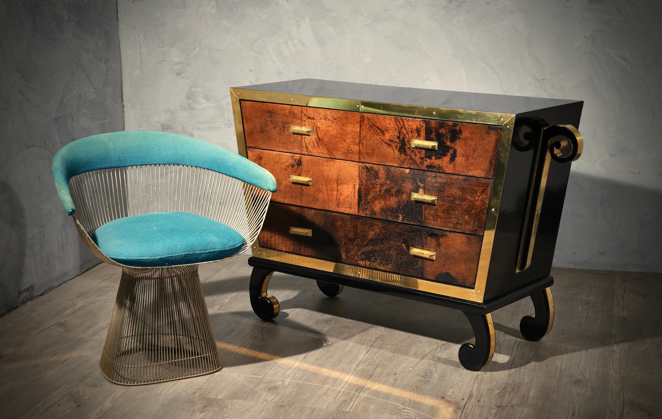 Beautiful chests of drawers in characteristic Italian style of Aldo Tura, great patina of the color of goatskin, combined with a perfect amalgam of brass inserts. An excellent use of two uncommon materials.

The body of the dresser has a truncated