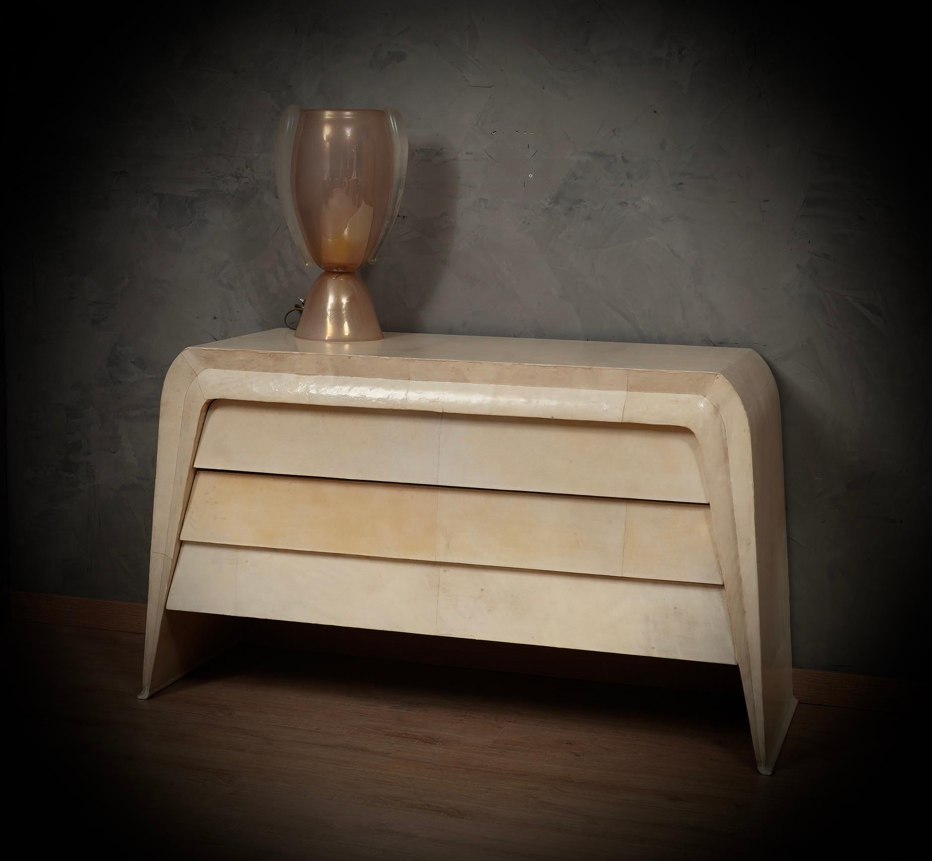 Commode et commode italienne en peau de chèvre blanche du milieu du siècle, 1990 en vente 4