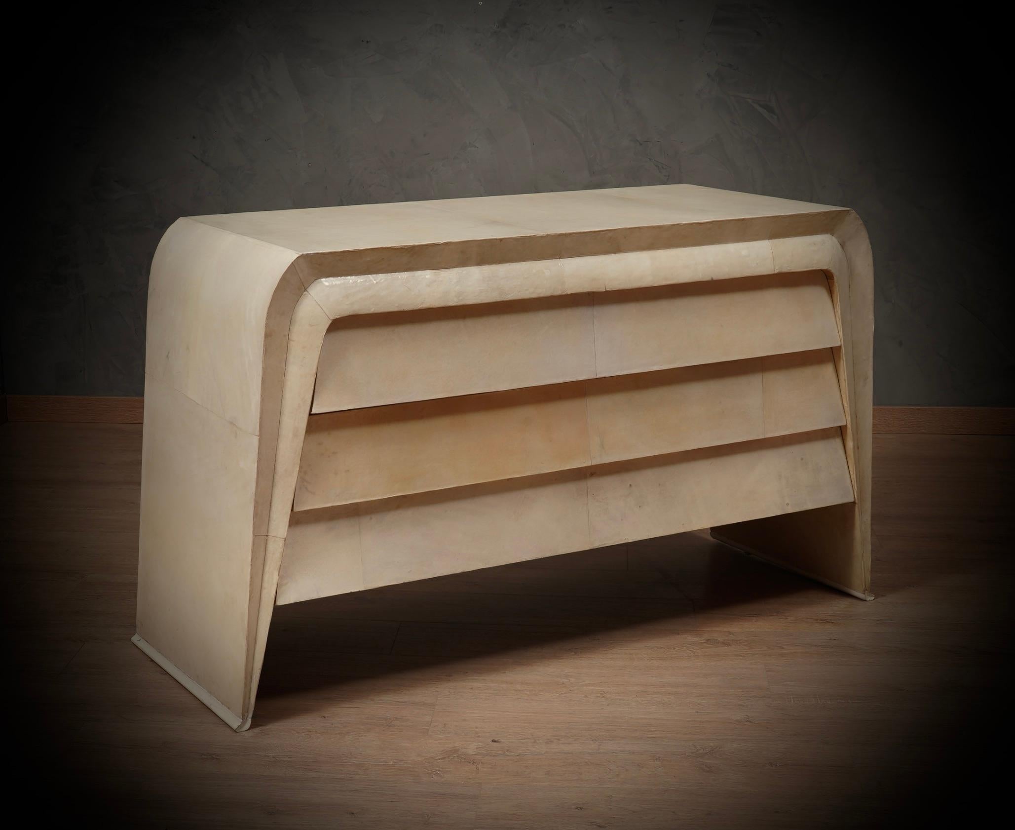 Mid-Century Modern Commode et commode italienne en peau de chèvre blanche du milieu du siècle, 1990 en vente