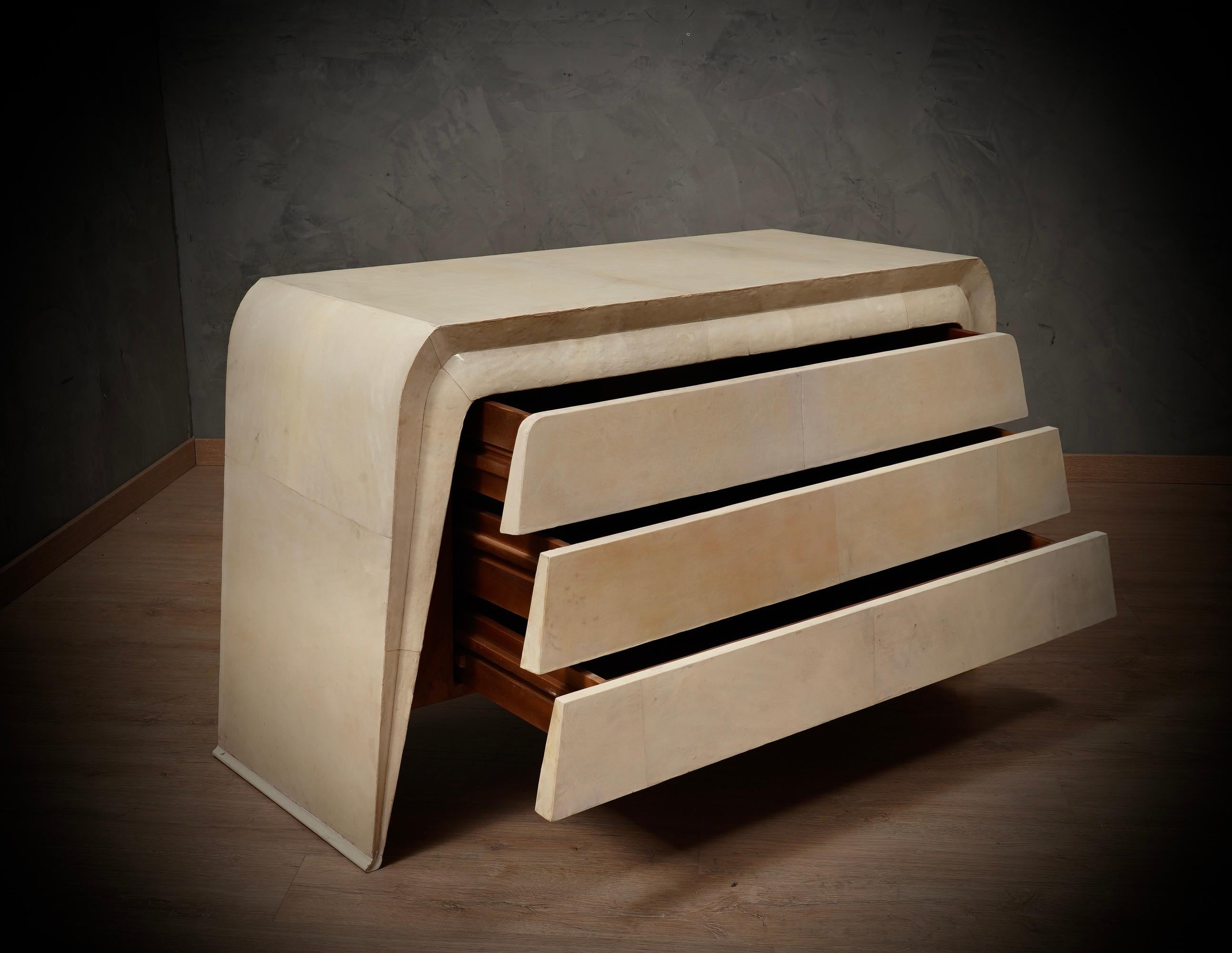 Commode et commode italienne en peau de chèvre blanche du milieu du siècle, 1990 Bon état - En vente à Rome, IT