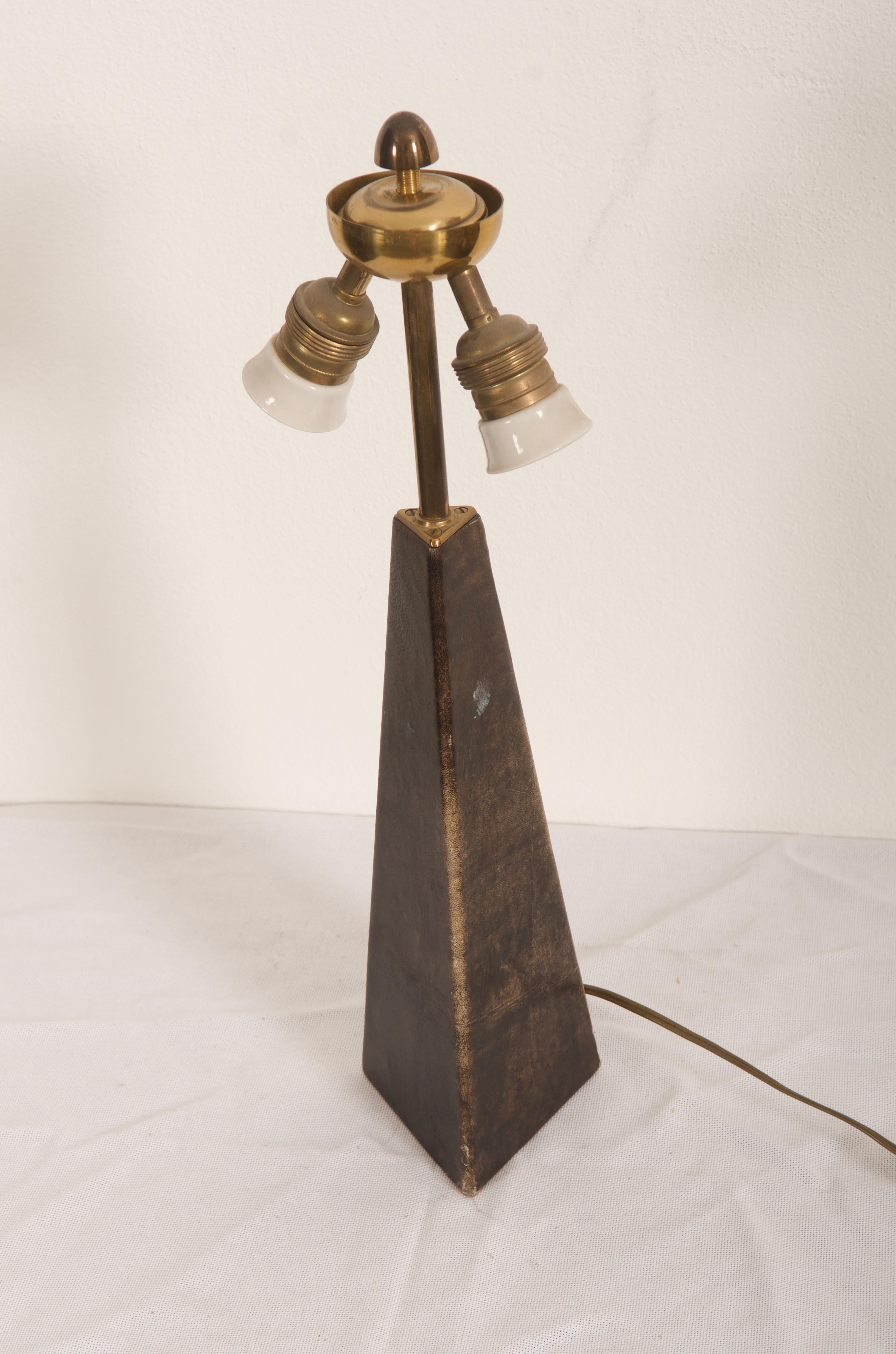 Mid-Century-Tischlampe aus Ziegenleder von Aldo Tura (Messing) im Angebot