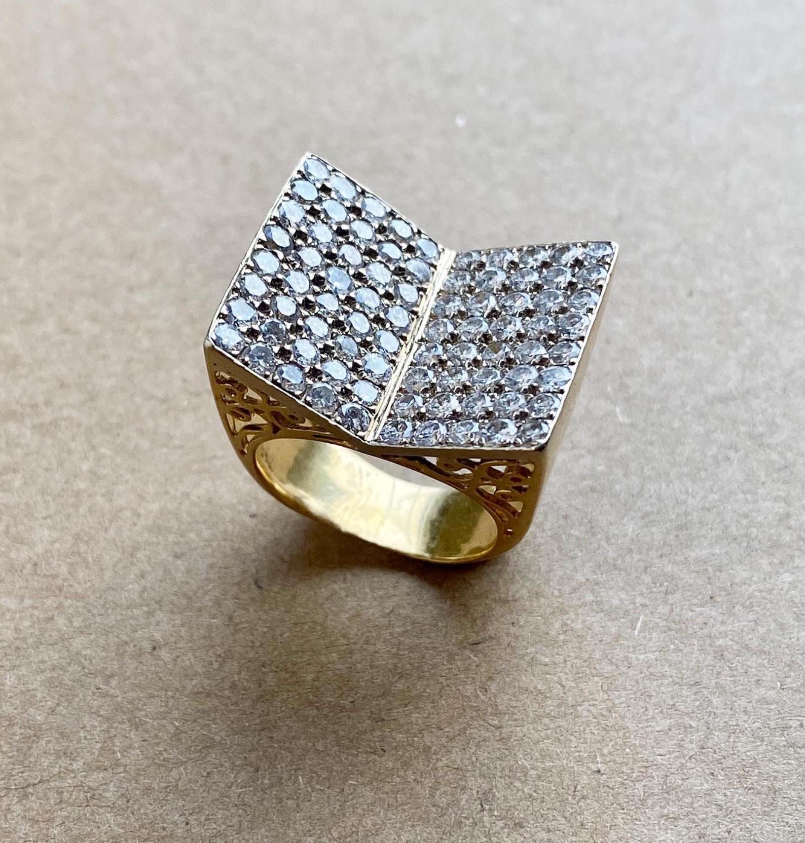 Mid-Century Gold and Pavé Diamond Ring of Inverted Double Plaque Design In Good Condition For Sale In New York, NY