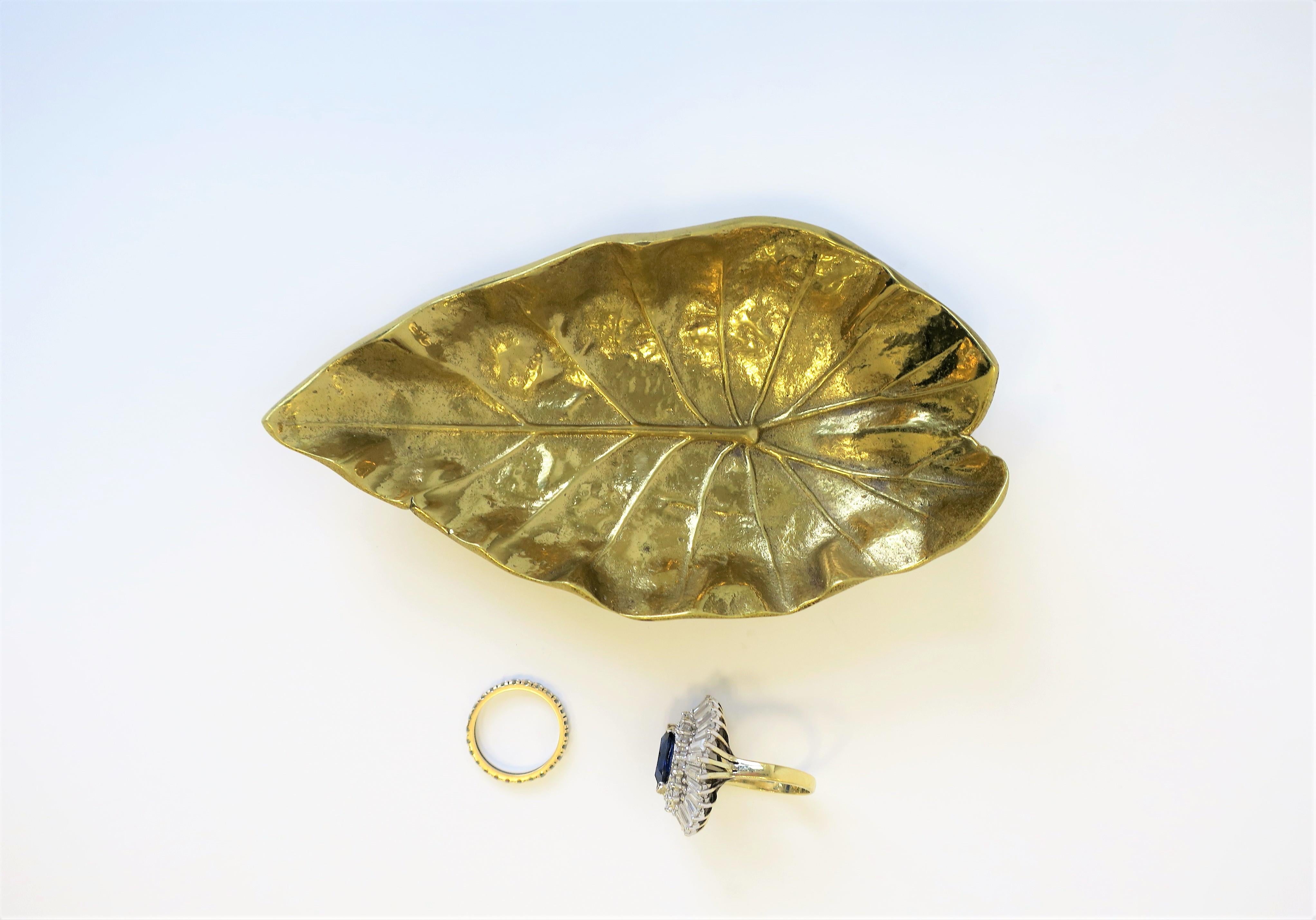 Gold Brass Leaf Jewelry Dish Vide-Poche, 1956 In Good Condition For Sale In New York, NY