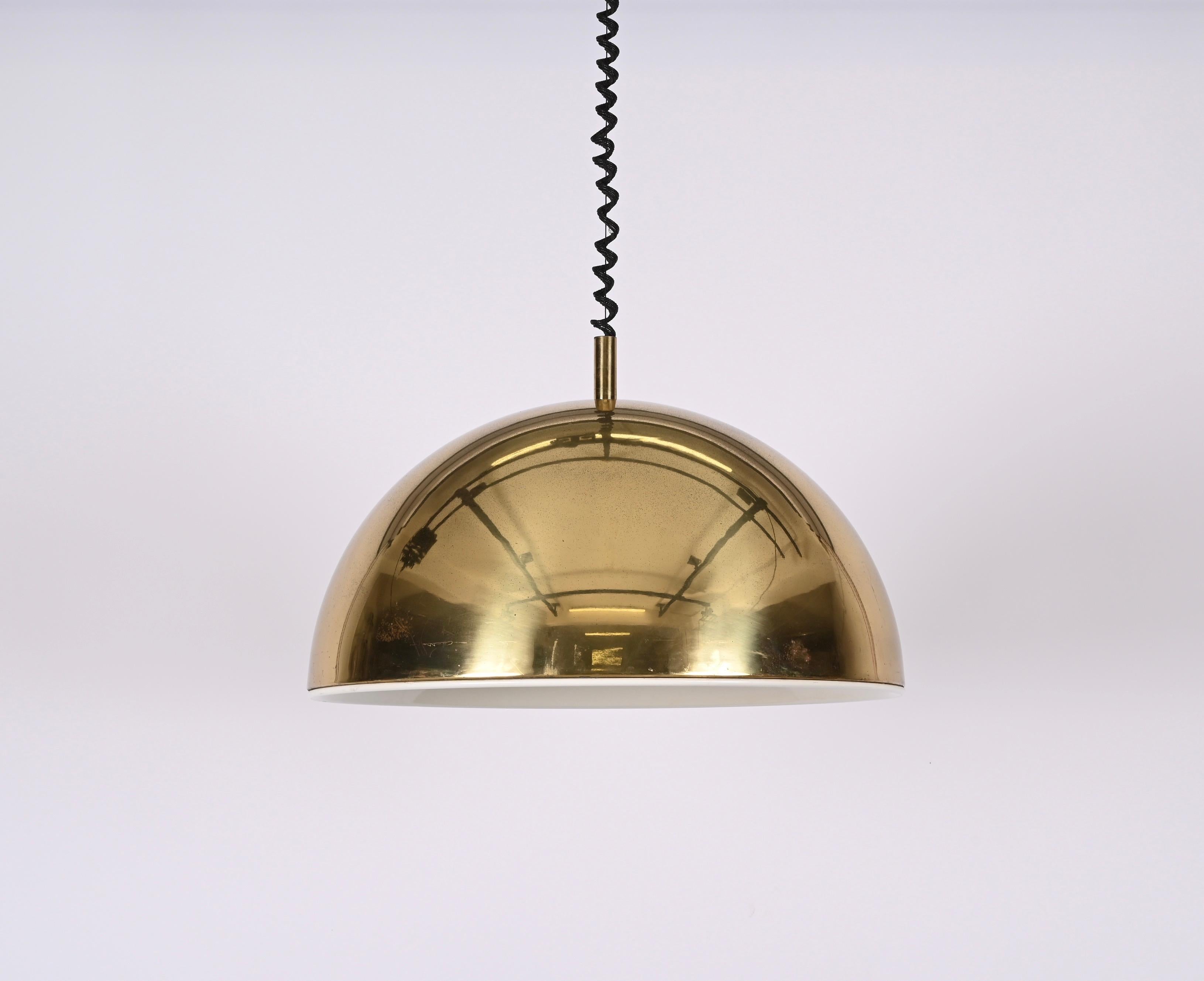 Metallo Lampadario italiano di metà secolo in metallo dorato attribuito a Franco Albini, anni '70 in vendita