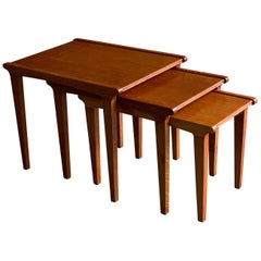 Midcentury Gordon Russell Nest of Tables Set of Three Oak, 1950s